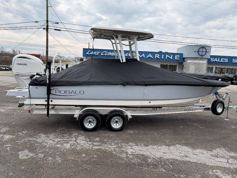 2026 Robalo 246 Cayman - 145