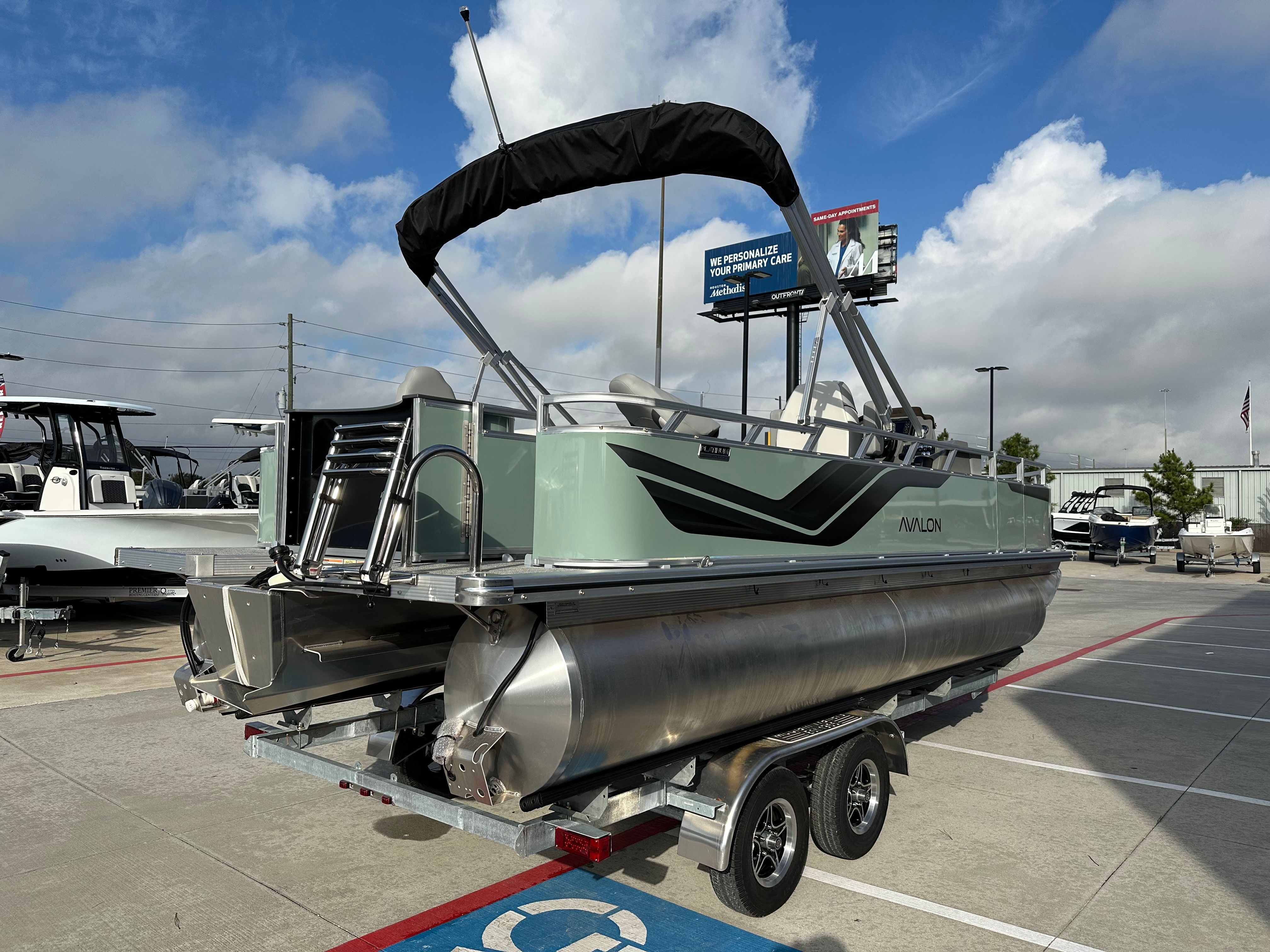 2026 Avalon Venture 85 Rear Fish - 21' - 8