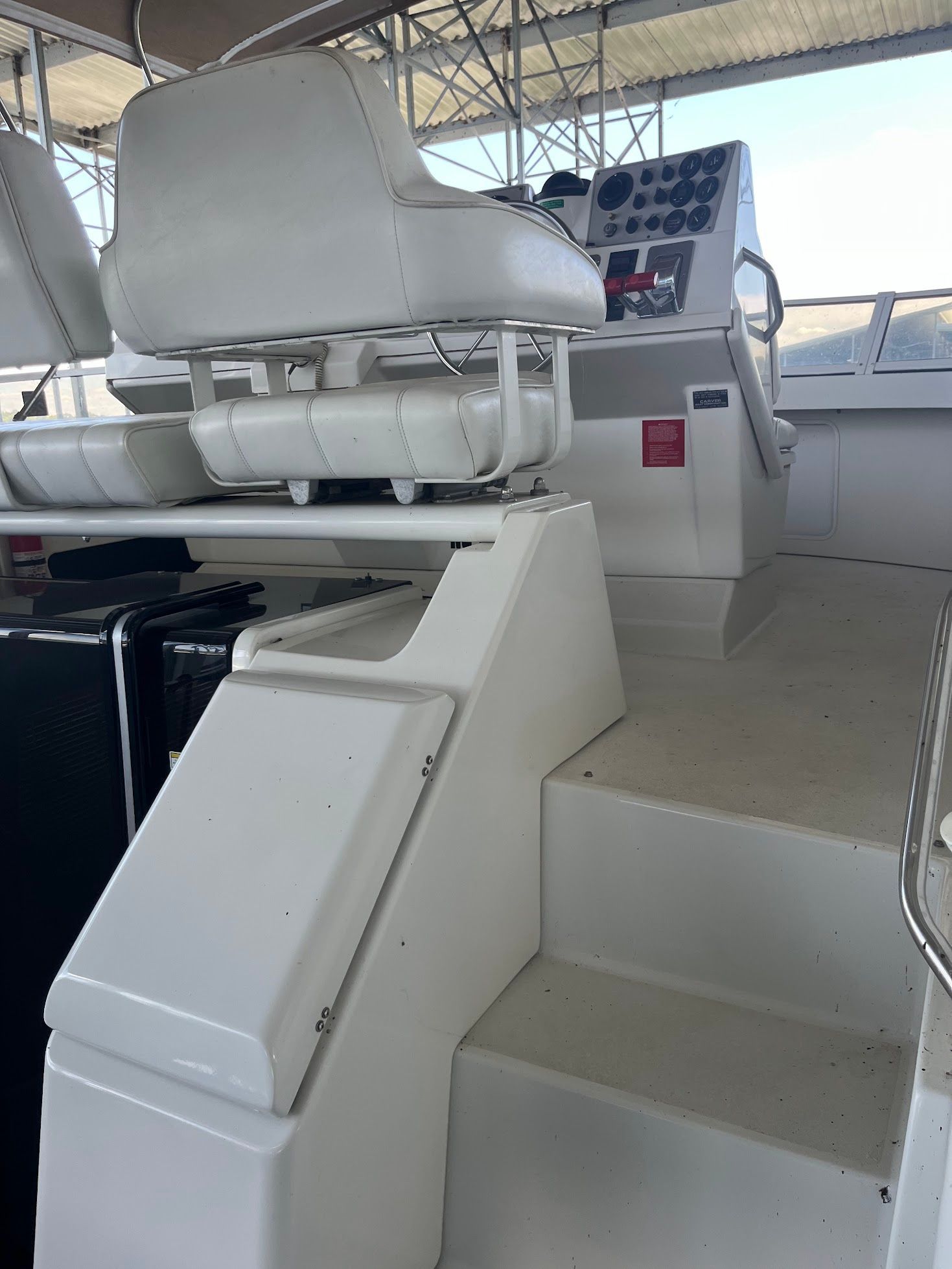 1998 Carver 355 Aft Cabin Motor Yacht - 8