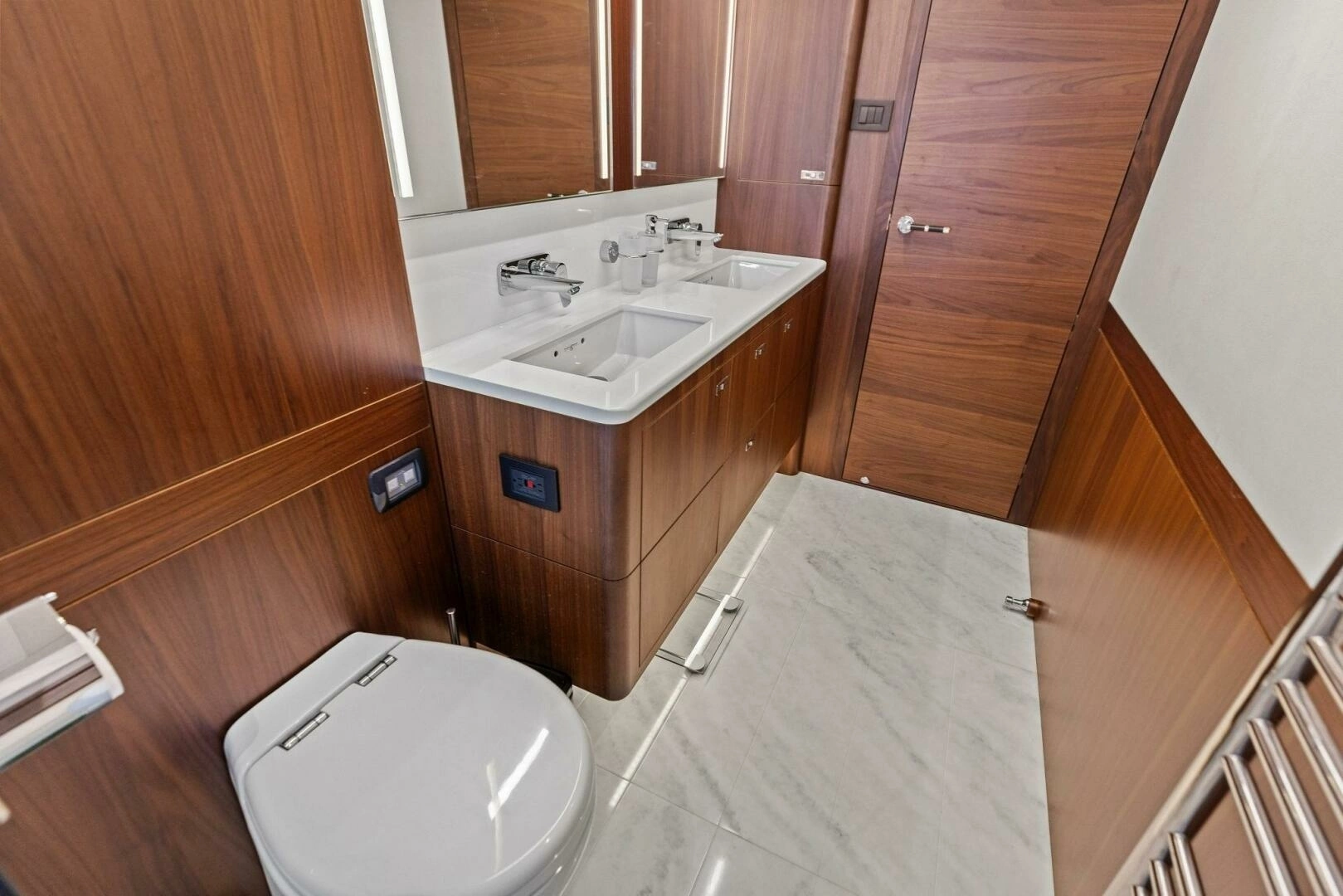 2018 Princess Y75 Motor Yacht - Image 31