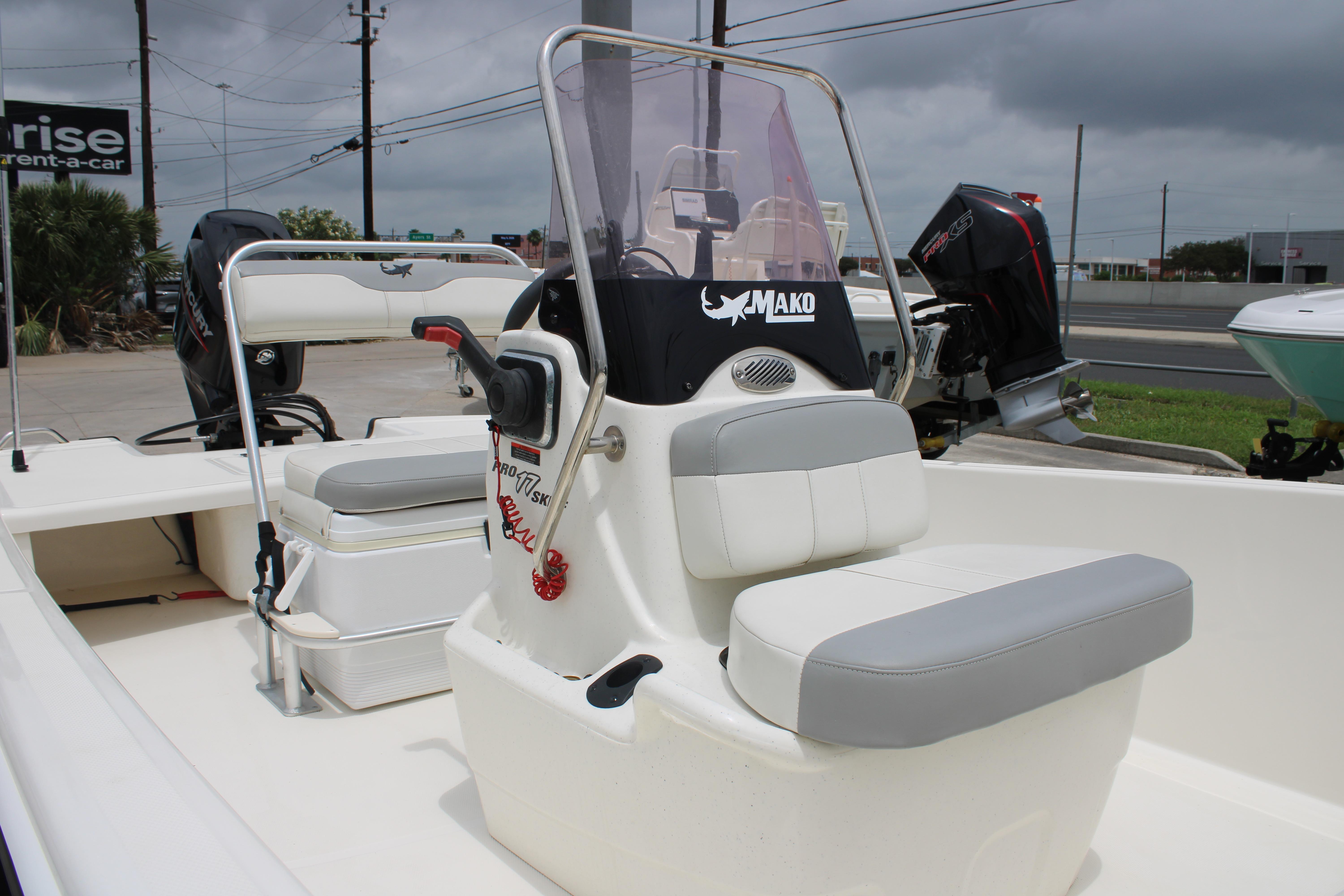 2021 Mako Pro Skiff 17 CC boat interior with seating and console.