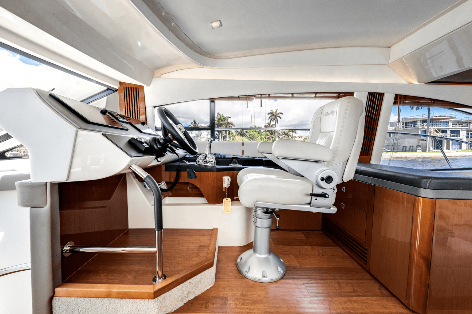 2017 Sea Ray 510 FLYBRIDGE - Image 28