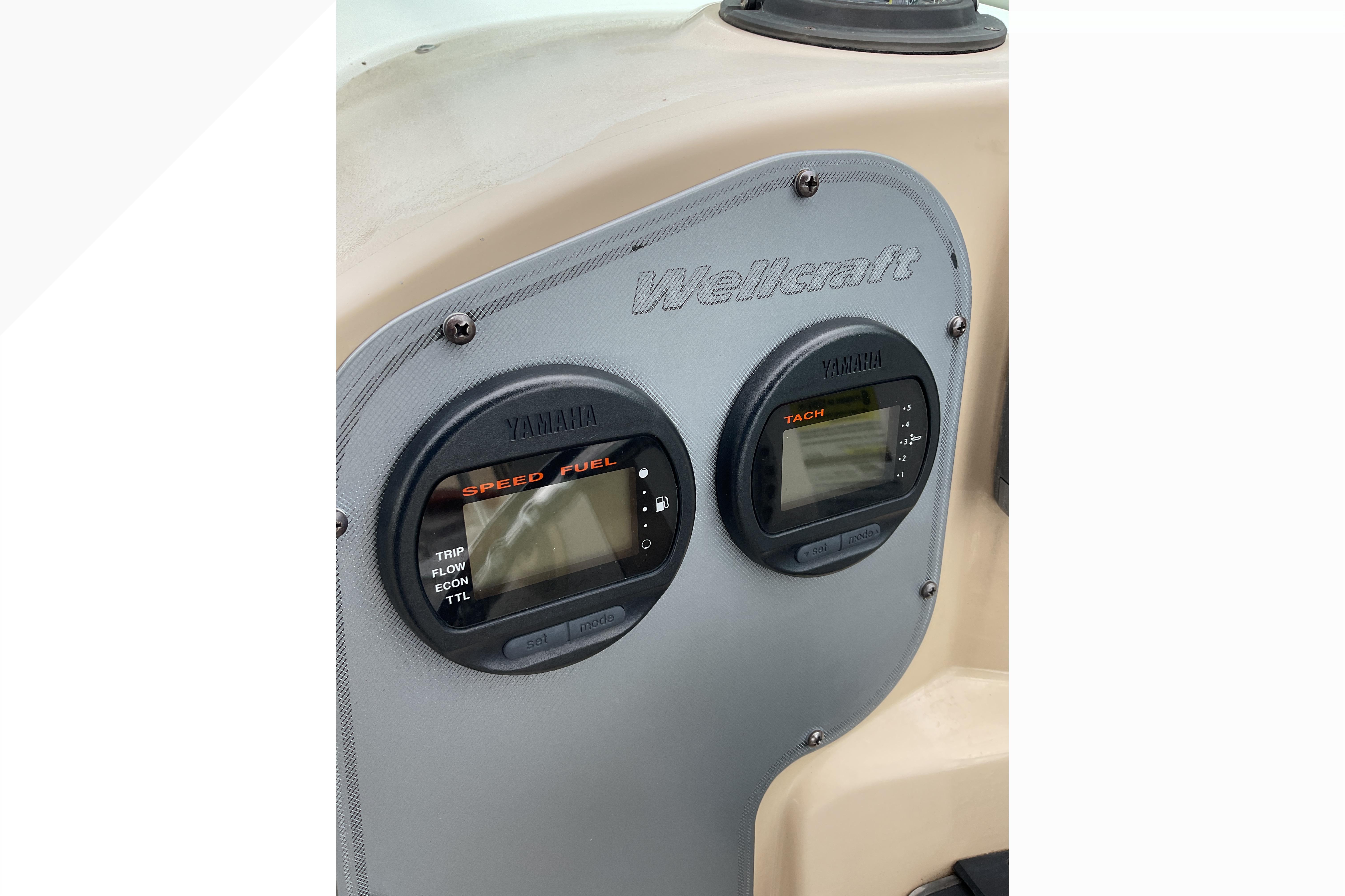 Dashboard of 2012 Wellcraft 232 Coastal boat with Yamaha gauges.