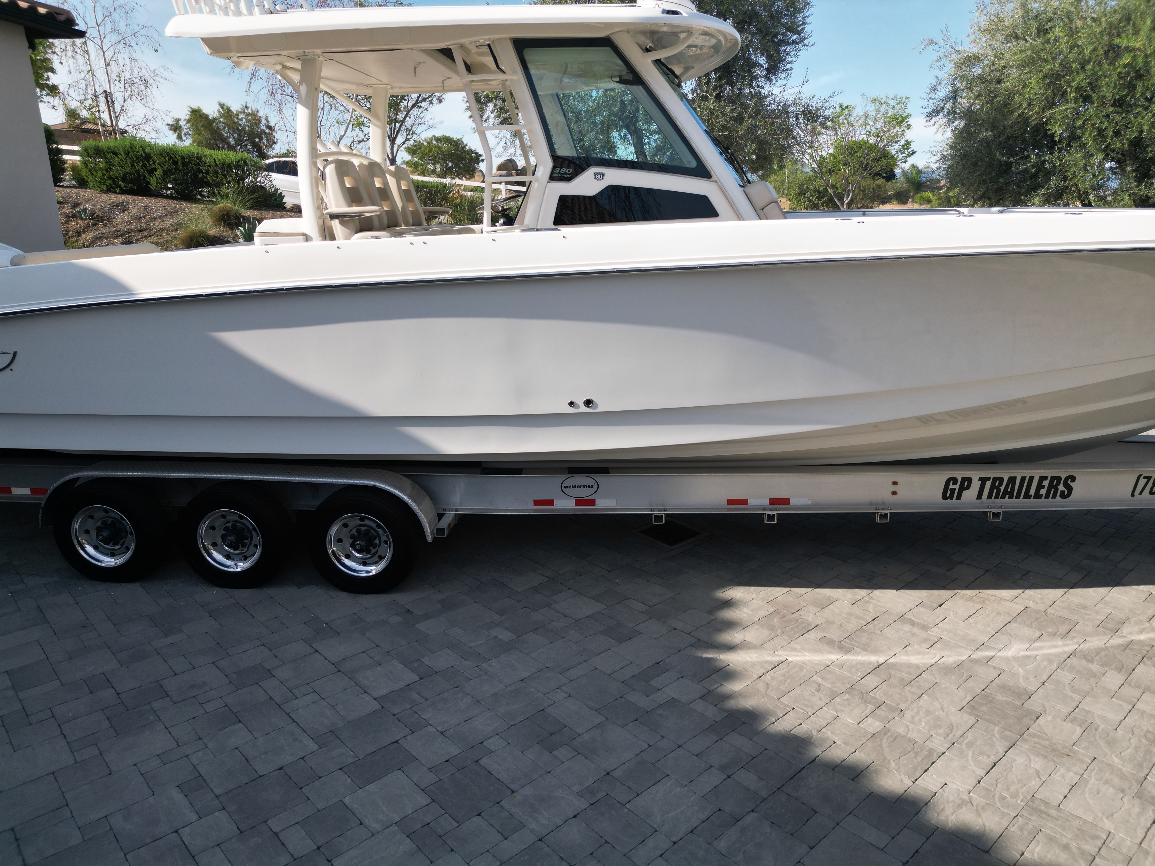2018 Boston Whaler 380 Outrage - 14