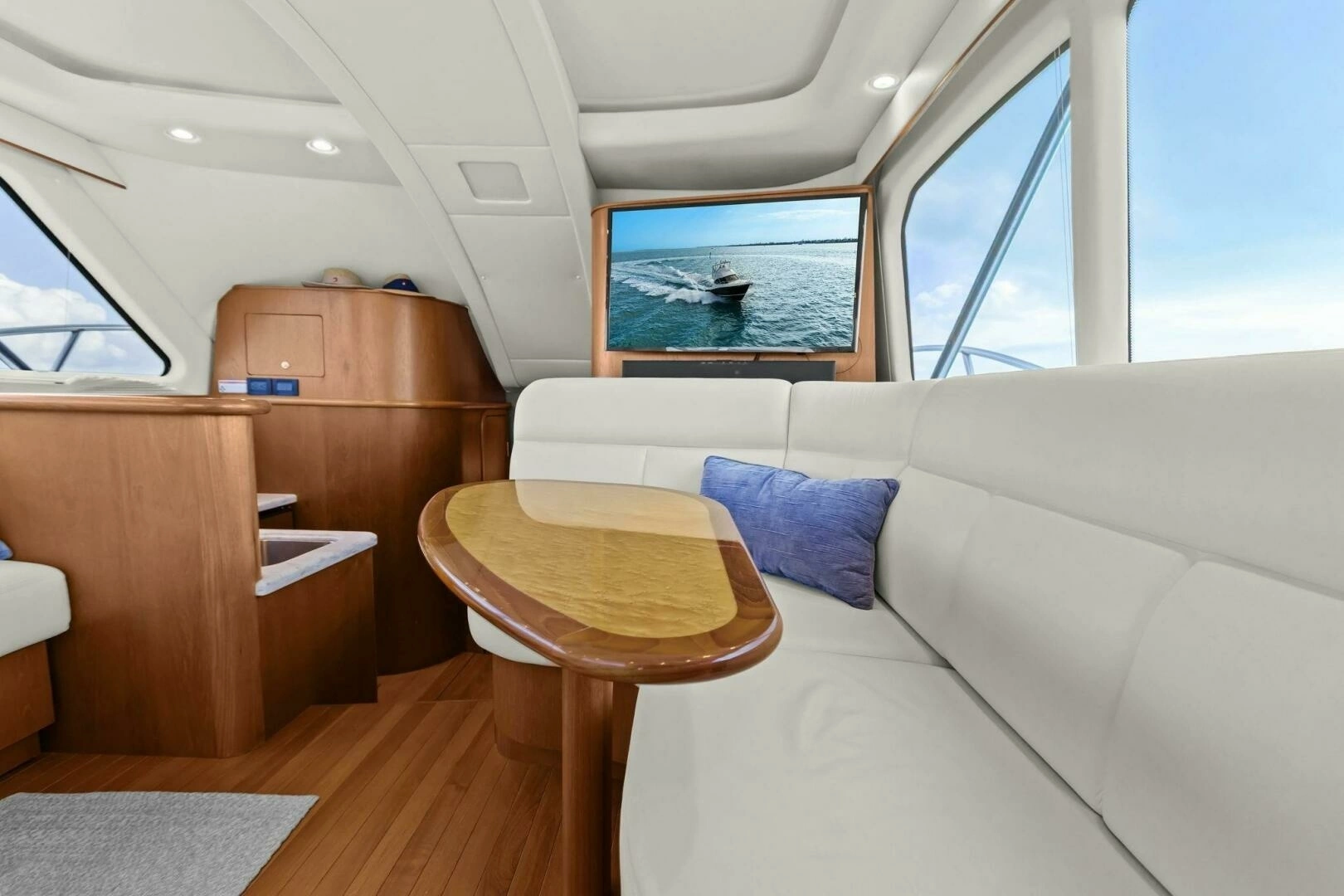 2013 Tiara Yachts 3900 Convertible - Image 13