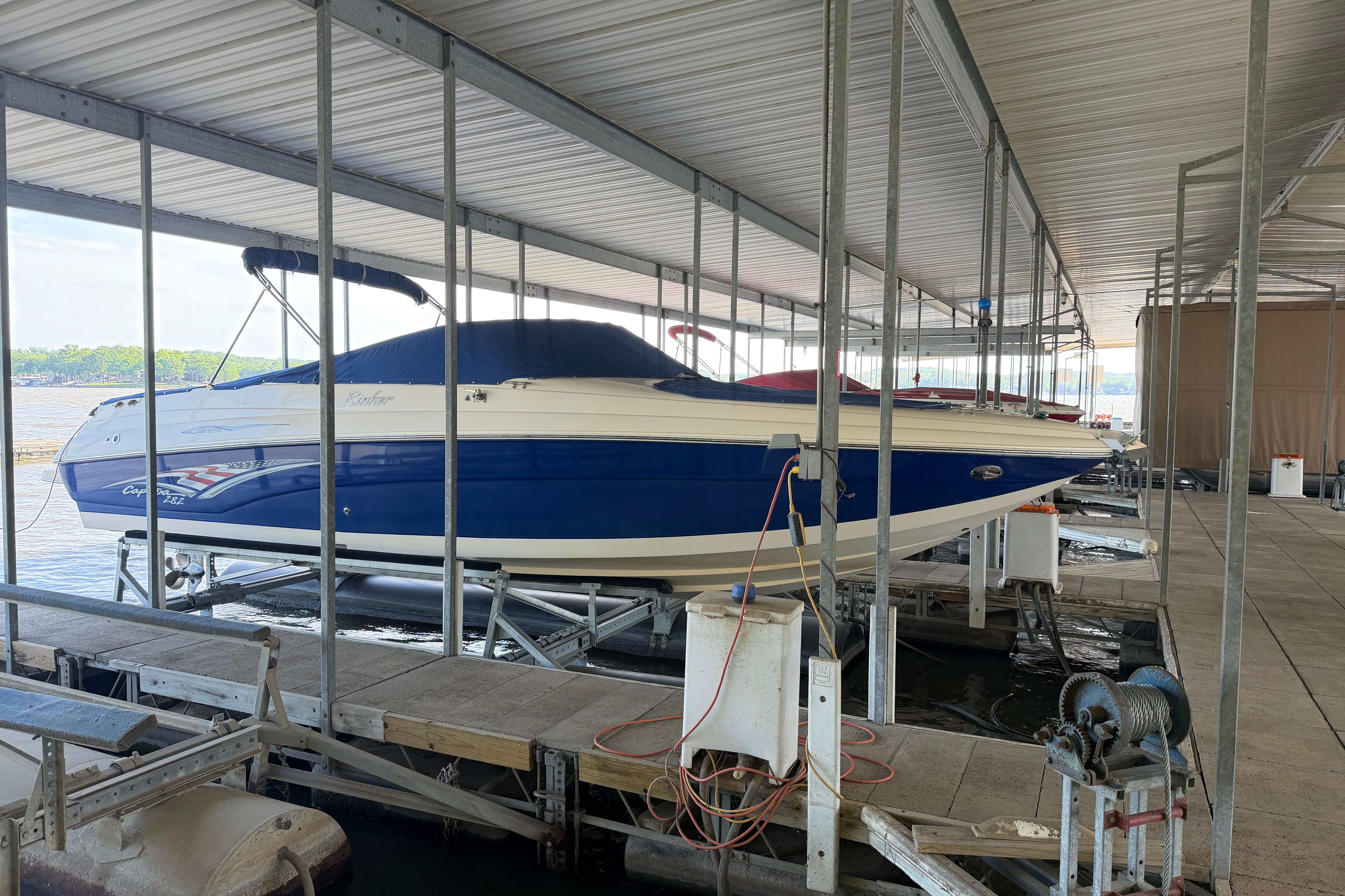 2005 Rinker 282 Captiva Bowrider