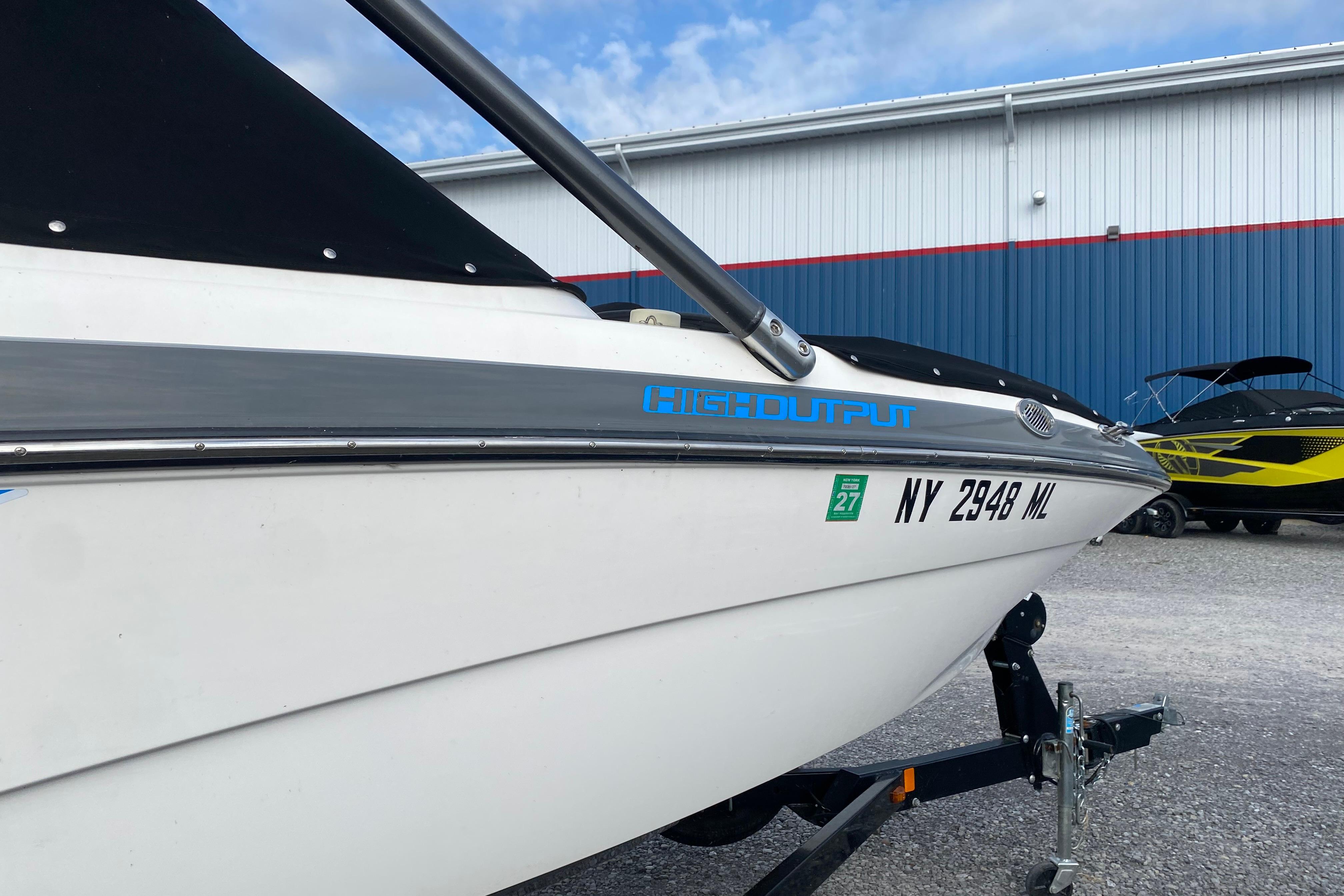 2015 Yamaha Boats 212X on trailer, high output model, parked outdoors.