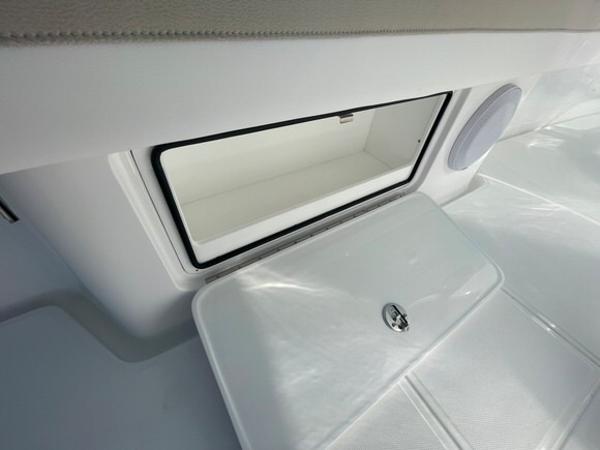 2026 Mag Bay 43 Center Console - 97