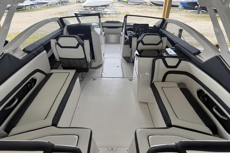 2026 Yamaha Boats 275SD interior with sleek seating and modern design.