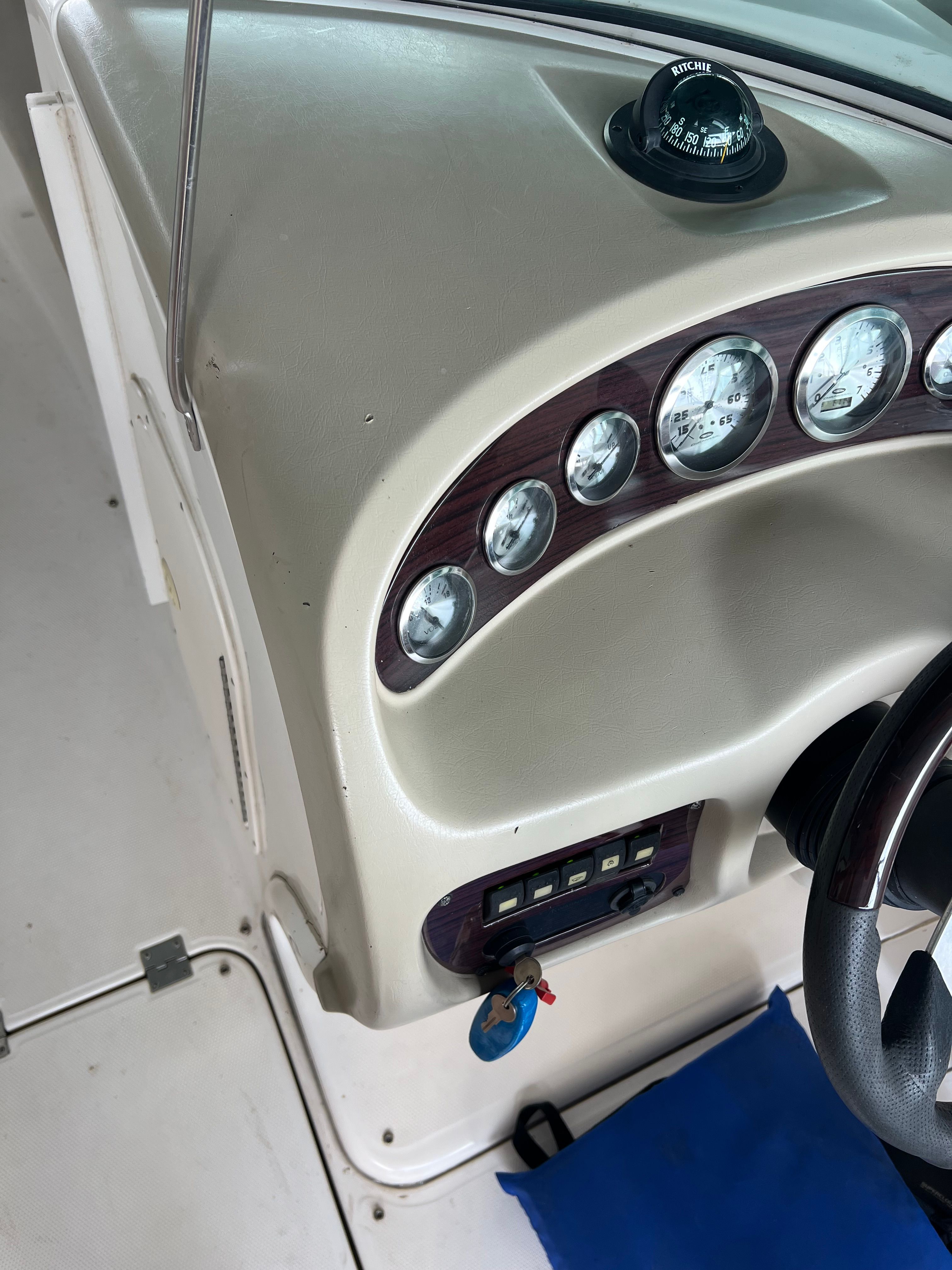 2002 Chaparral 220 SSi Wide Tech - 24
