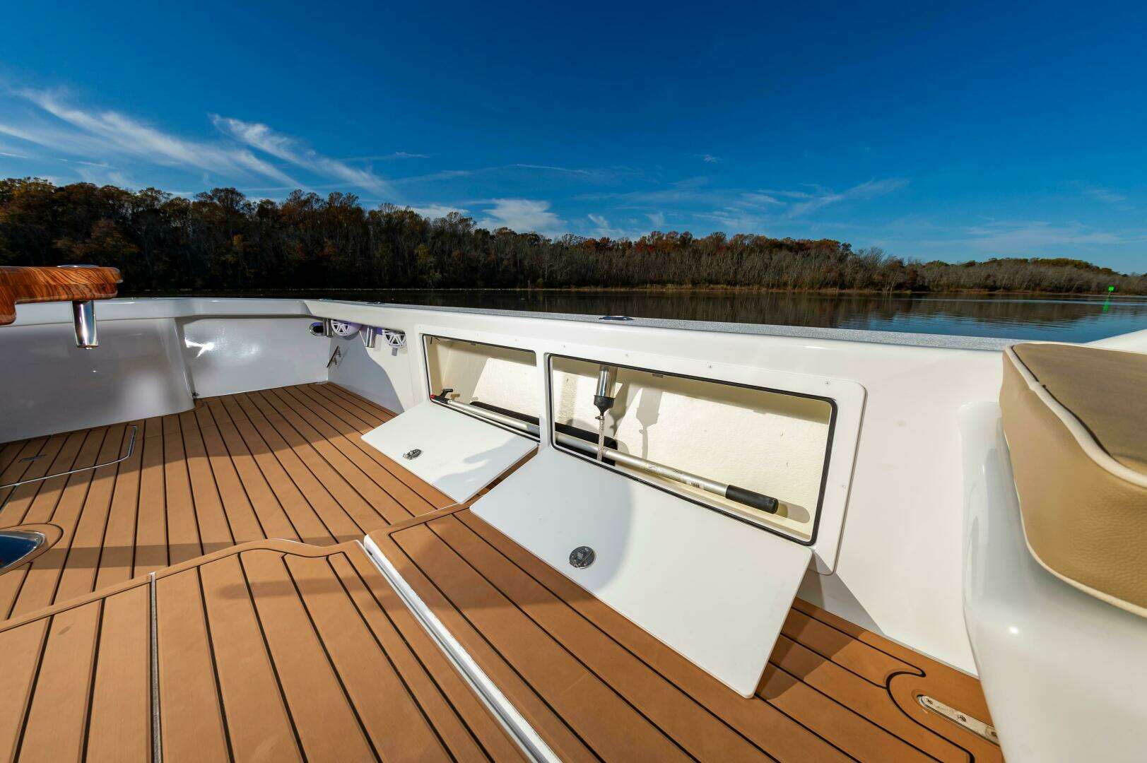 2024 Custom Chesapeake Bay Built Custom 33' - Image 16