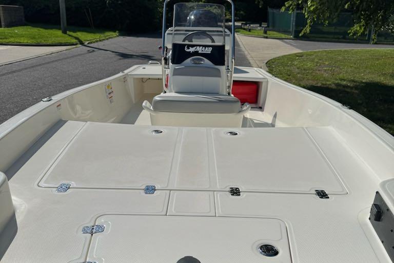 2026 Mako Pro Skiff 17 CC boat interior with console and seating.