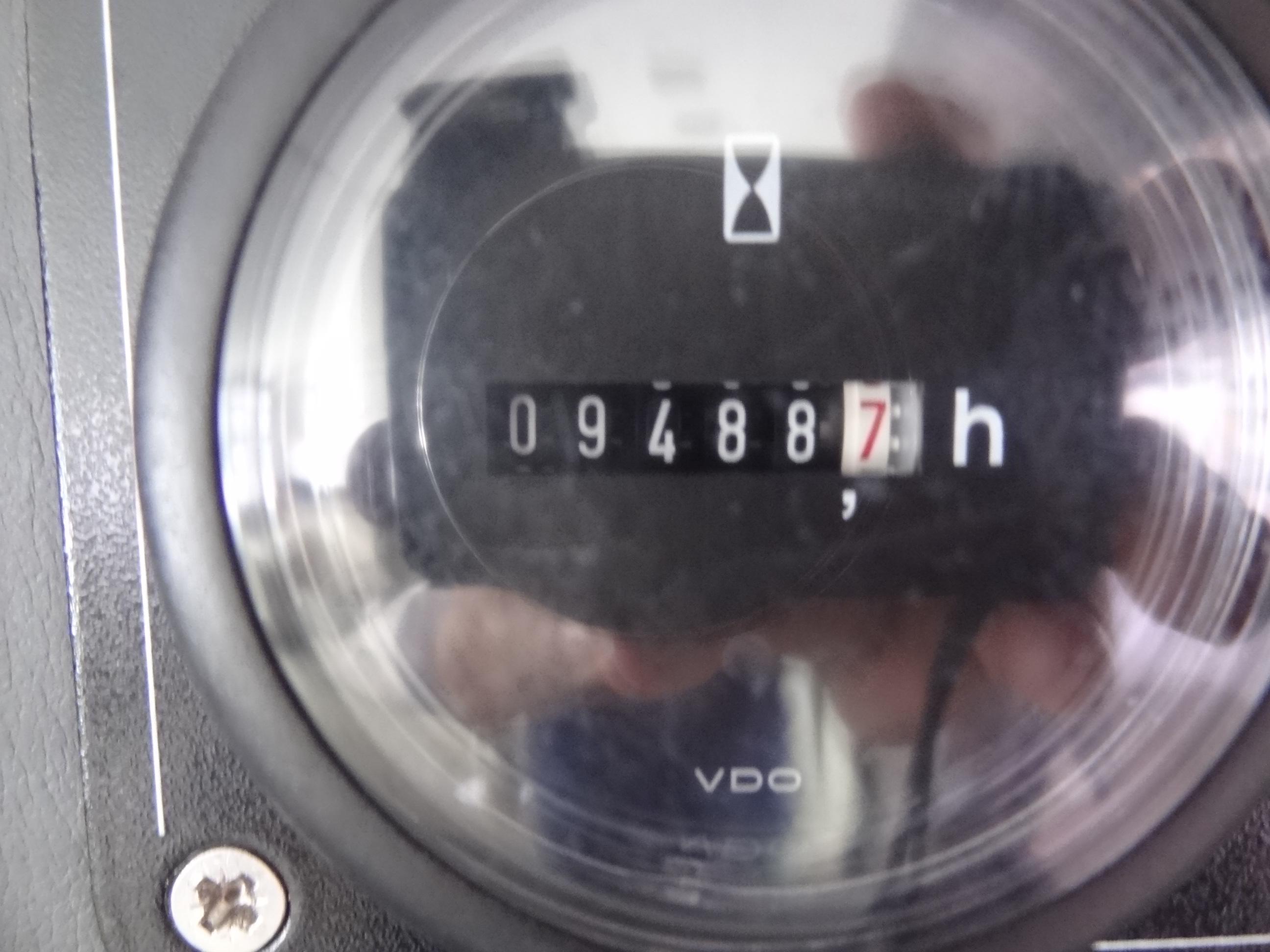 Hour meter reading 9488.7 hours on a 2020 Leopard 43 Powercat.