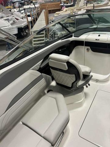 2025 Sea Ray SLX 280 - 10