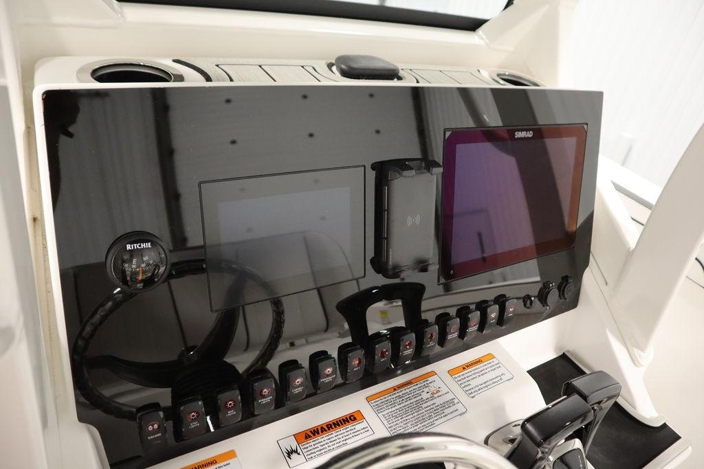 Control panel of 2026 Yamaha Boats 255 FSH Sport E with navigation and controls.