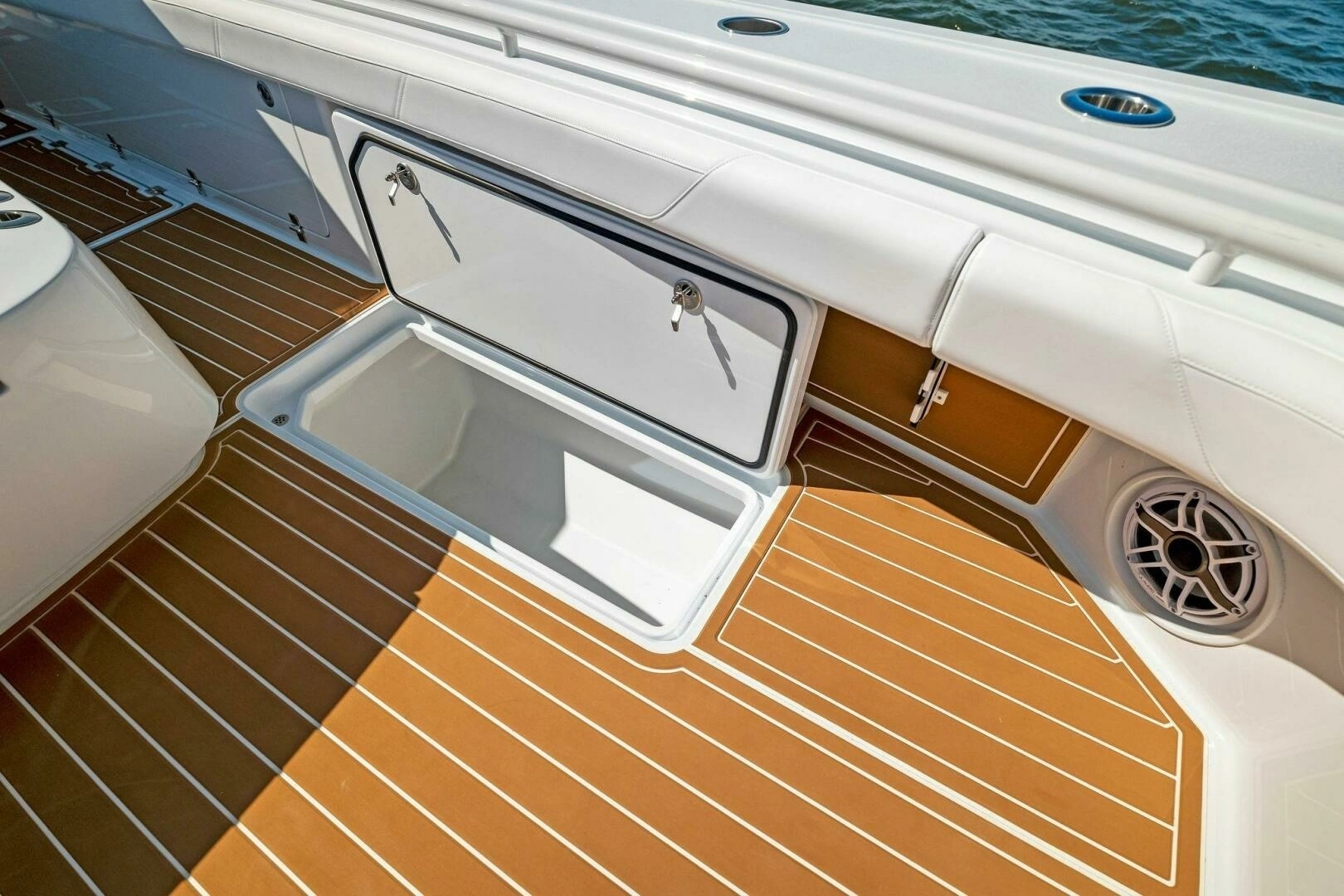 2022 Barker Boatworks 40 HPC - Image 18