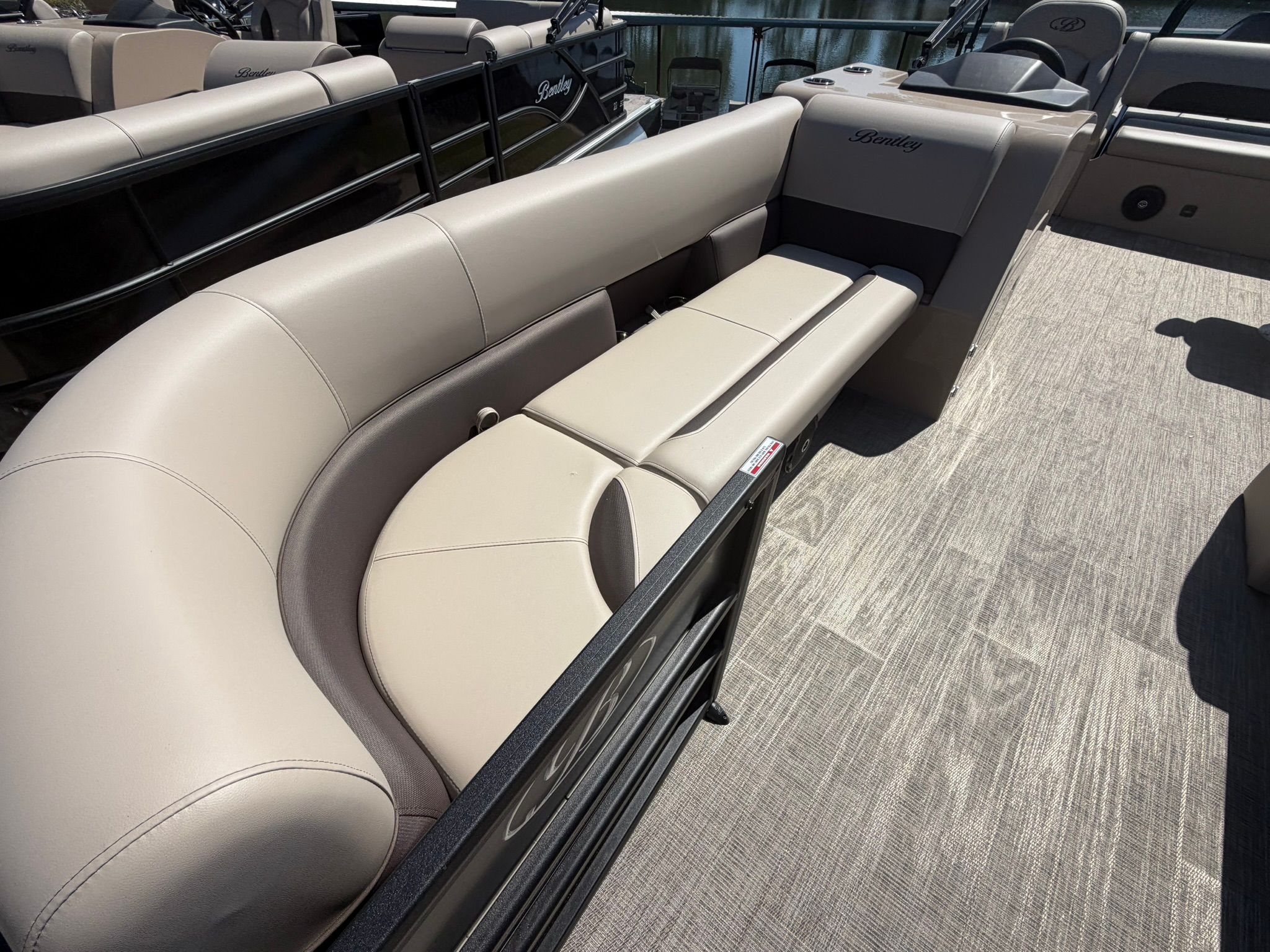 2026 Bentley Pontoons Legacy 240 Swingback - 6