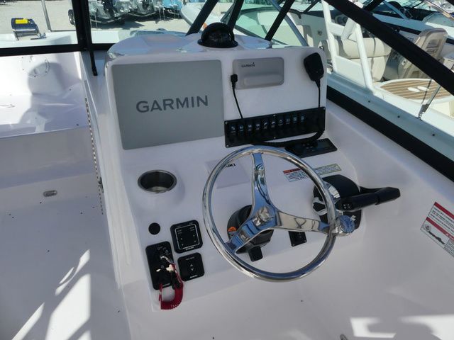 2026 Twin Vee 240 GFX DUAL CONSOLE - 9