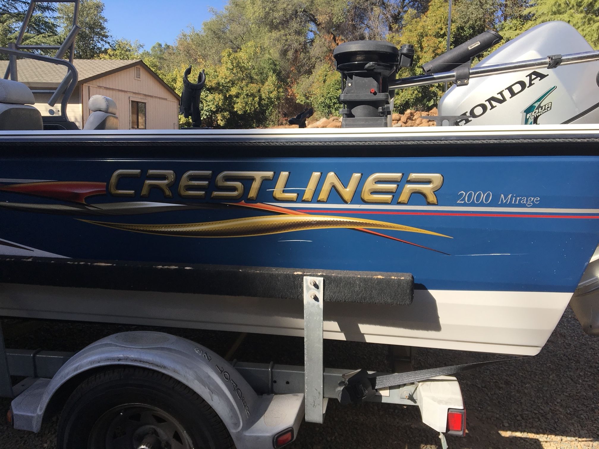 Crestliner Mirage 2000 boat from 2007, side view.