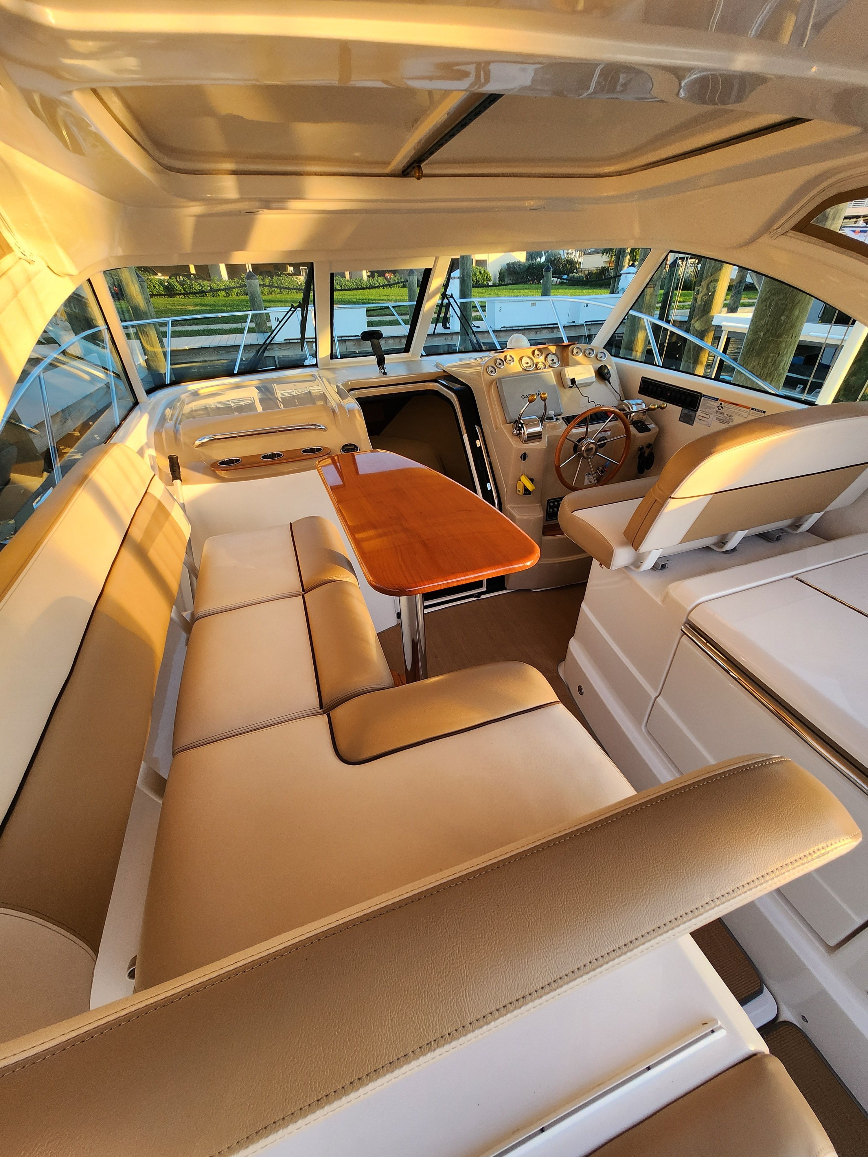 2014 Tiara Yachts 3100 Coronet - 4