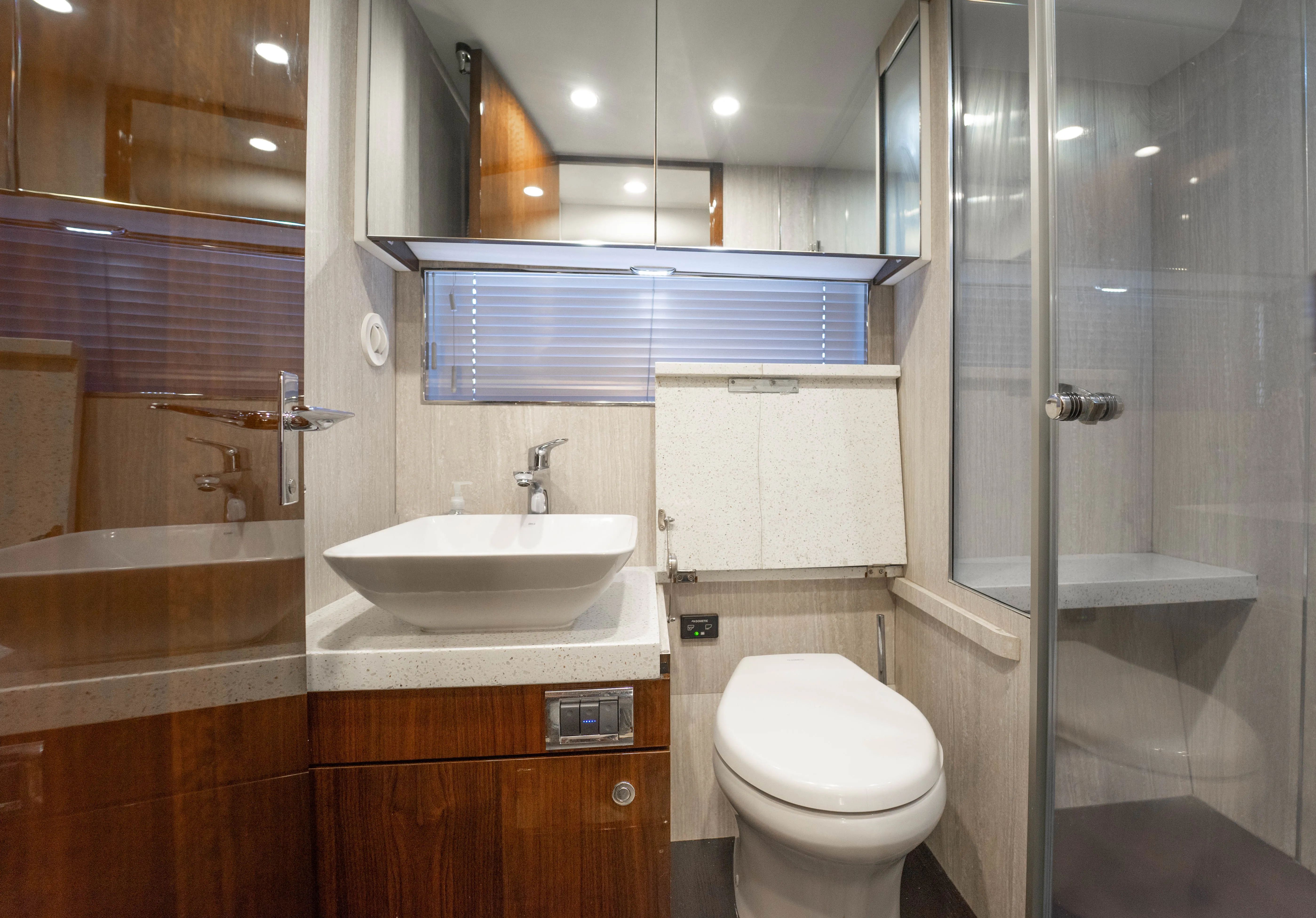 2019 Fairline Squadron 53 - Image 36