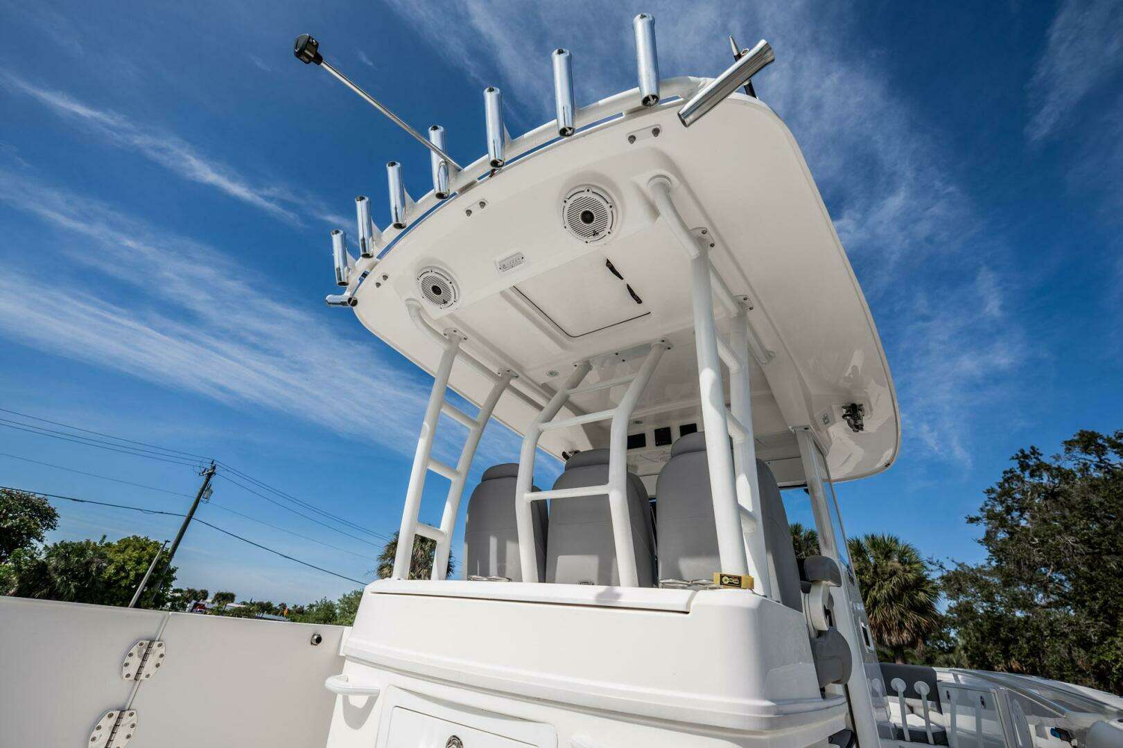 2021 Everglades 335 Center Console - Image 38