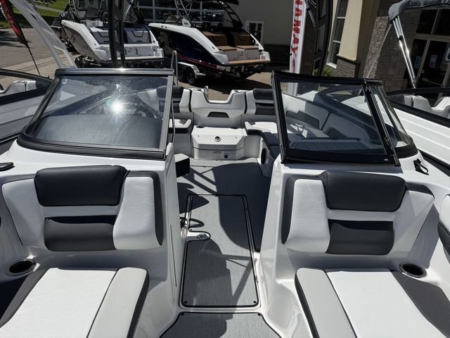 2026 Yamaha Boats AR195 - 38