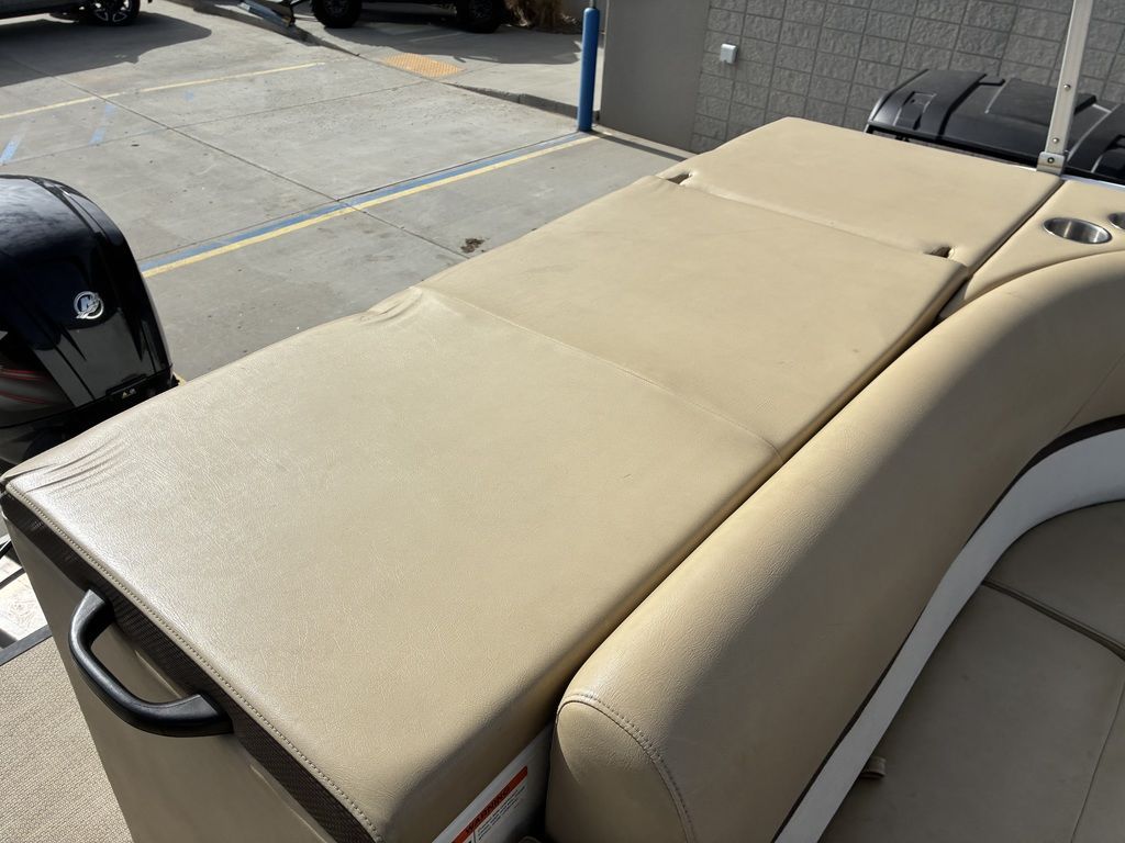 2015 Larson Escape 2200 RT - 24