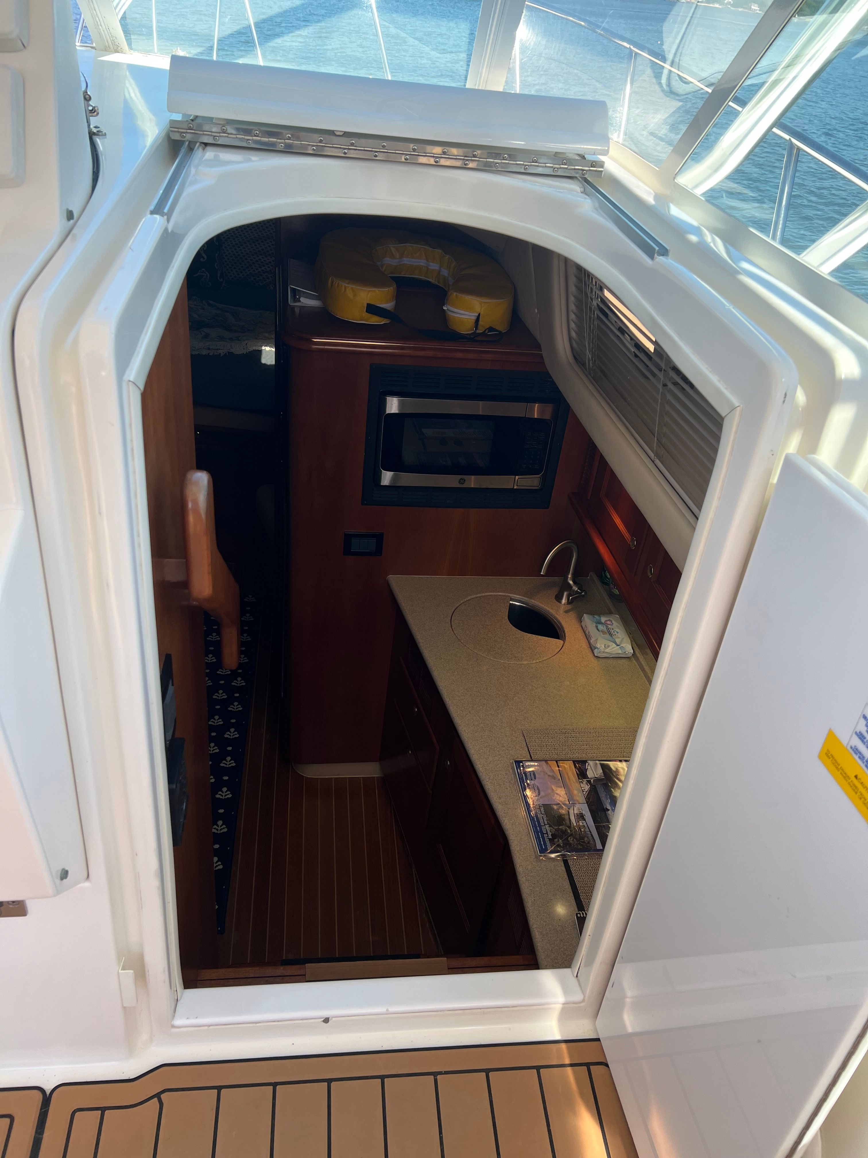 2004 Rampage 38 Express - 22