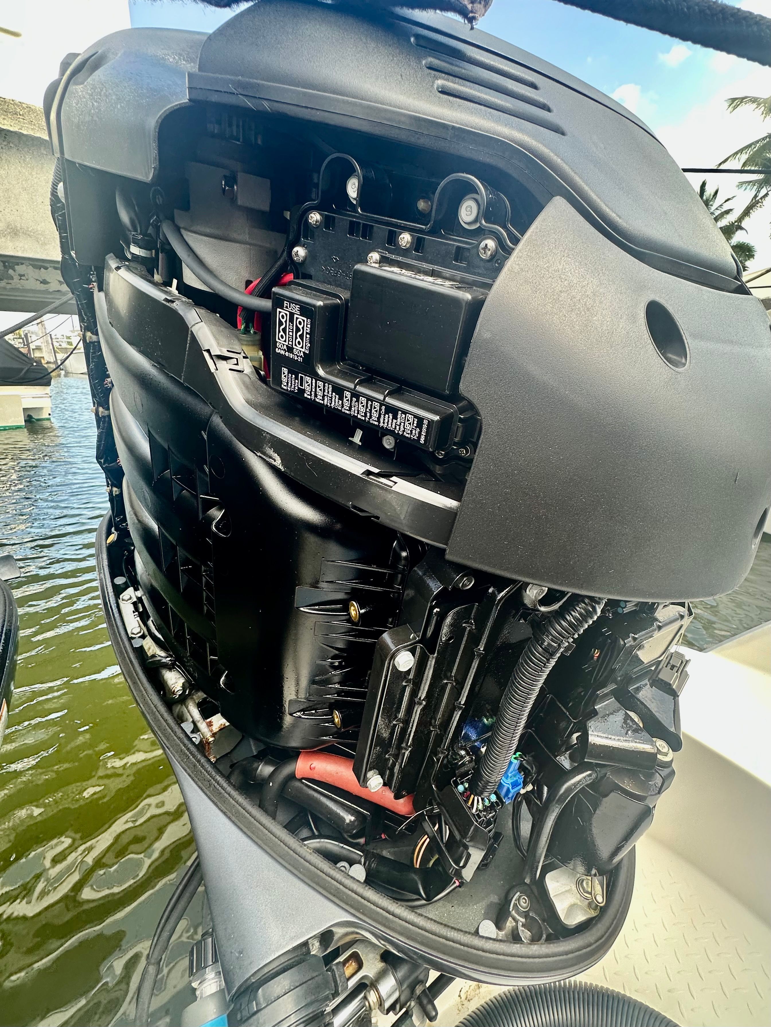 2009 Everglades 365 Center Console - 32