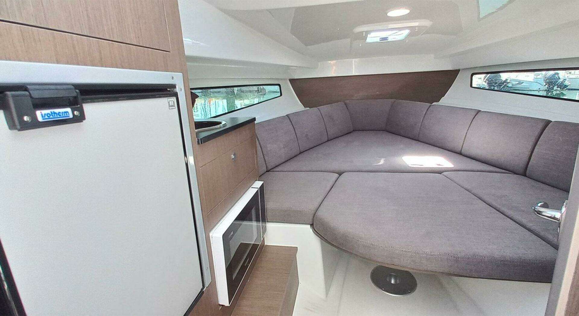 2026 Beneteau Flyer 8 SUNdeck - Image 5