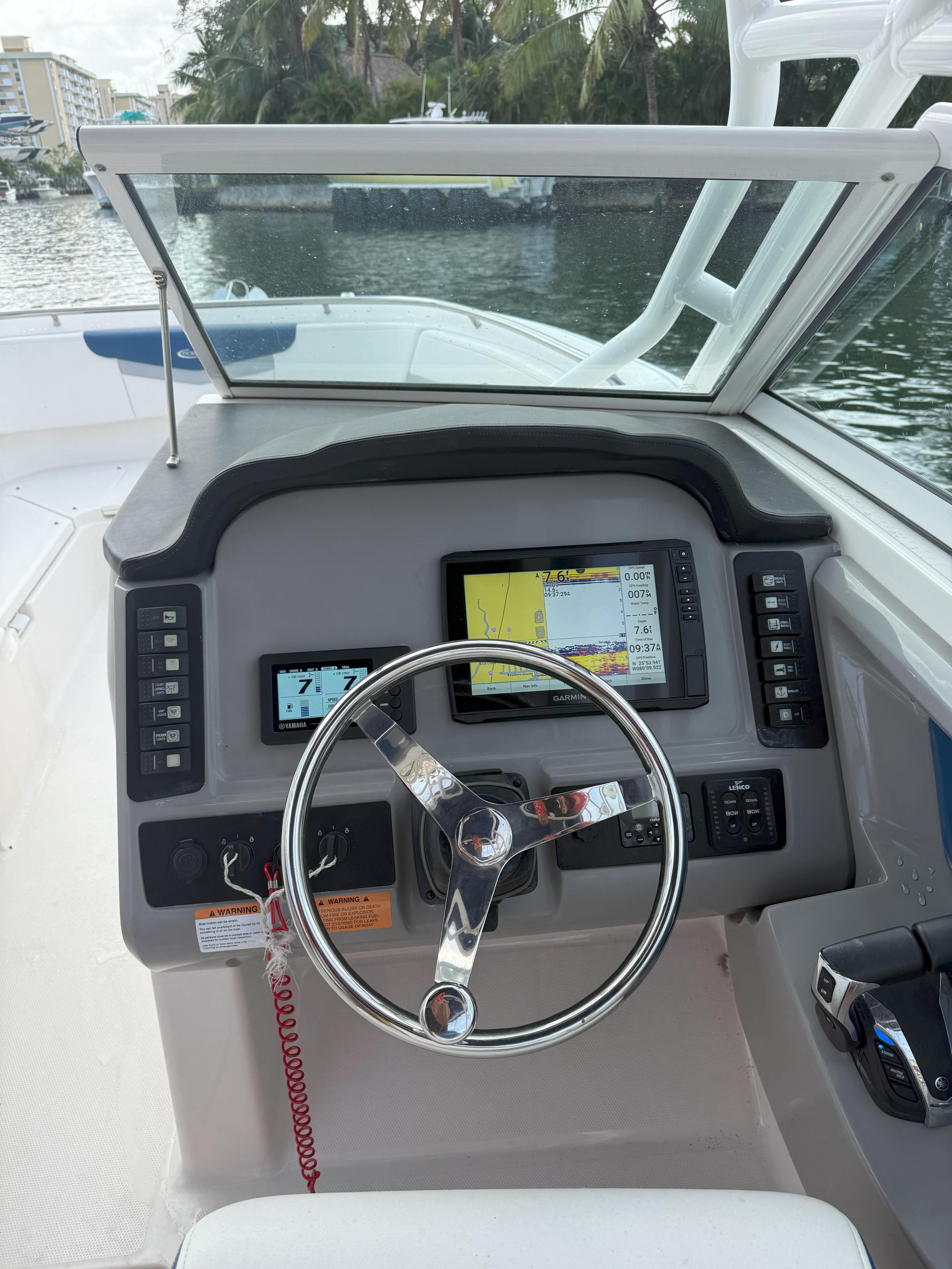 2022 Robalo R247 Dual Console - 5