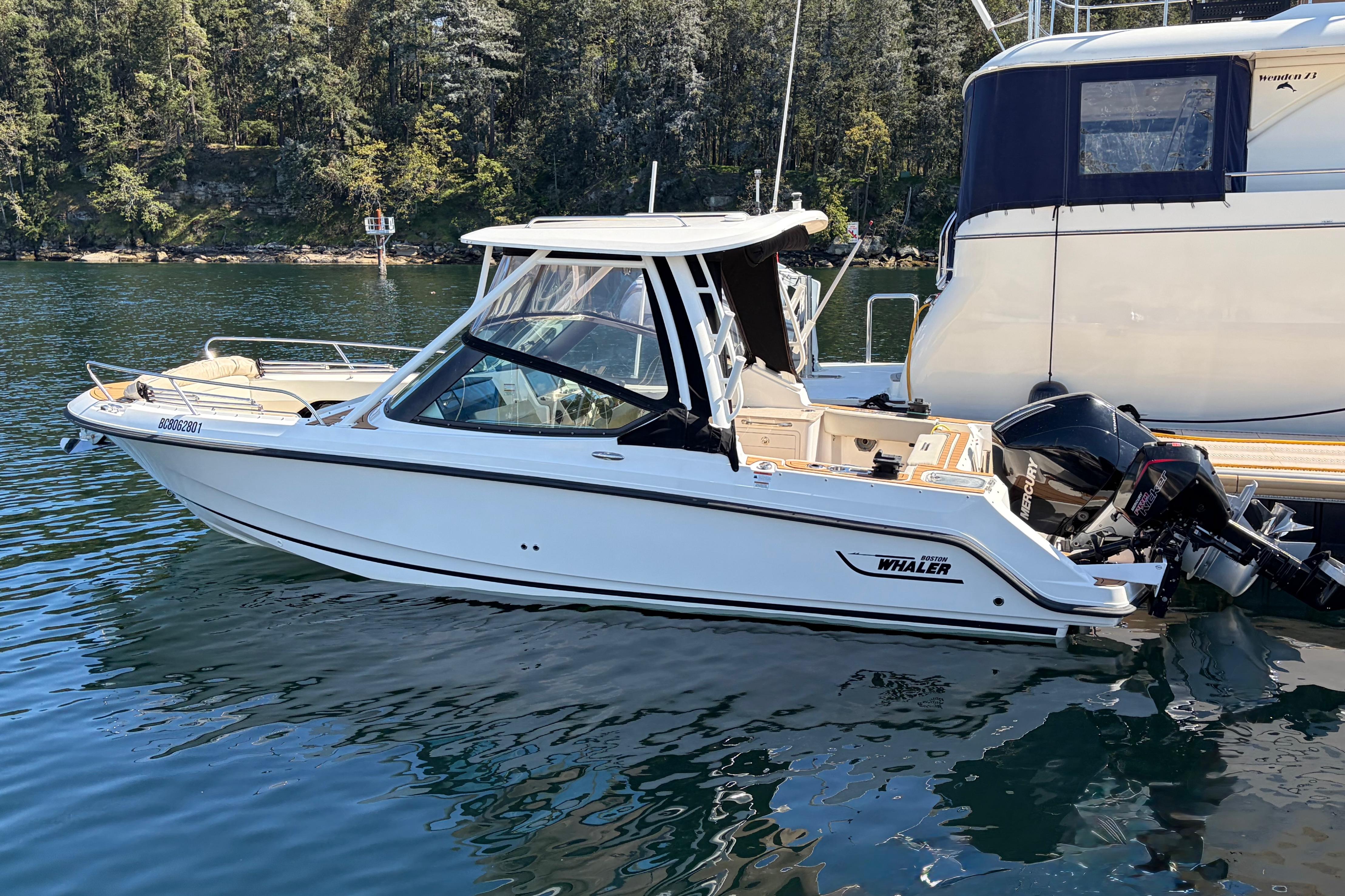 2022 Boston Whaler 240 Vantage