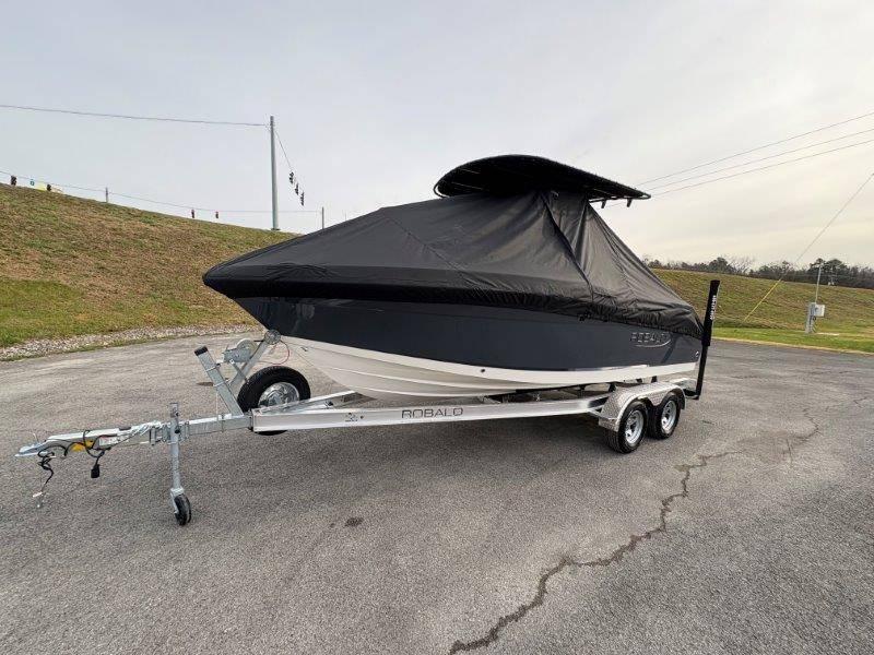2025 Robalo R202 Explorer - 90