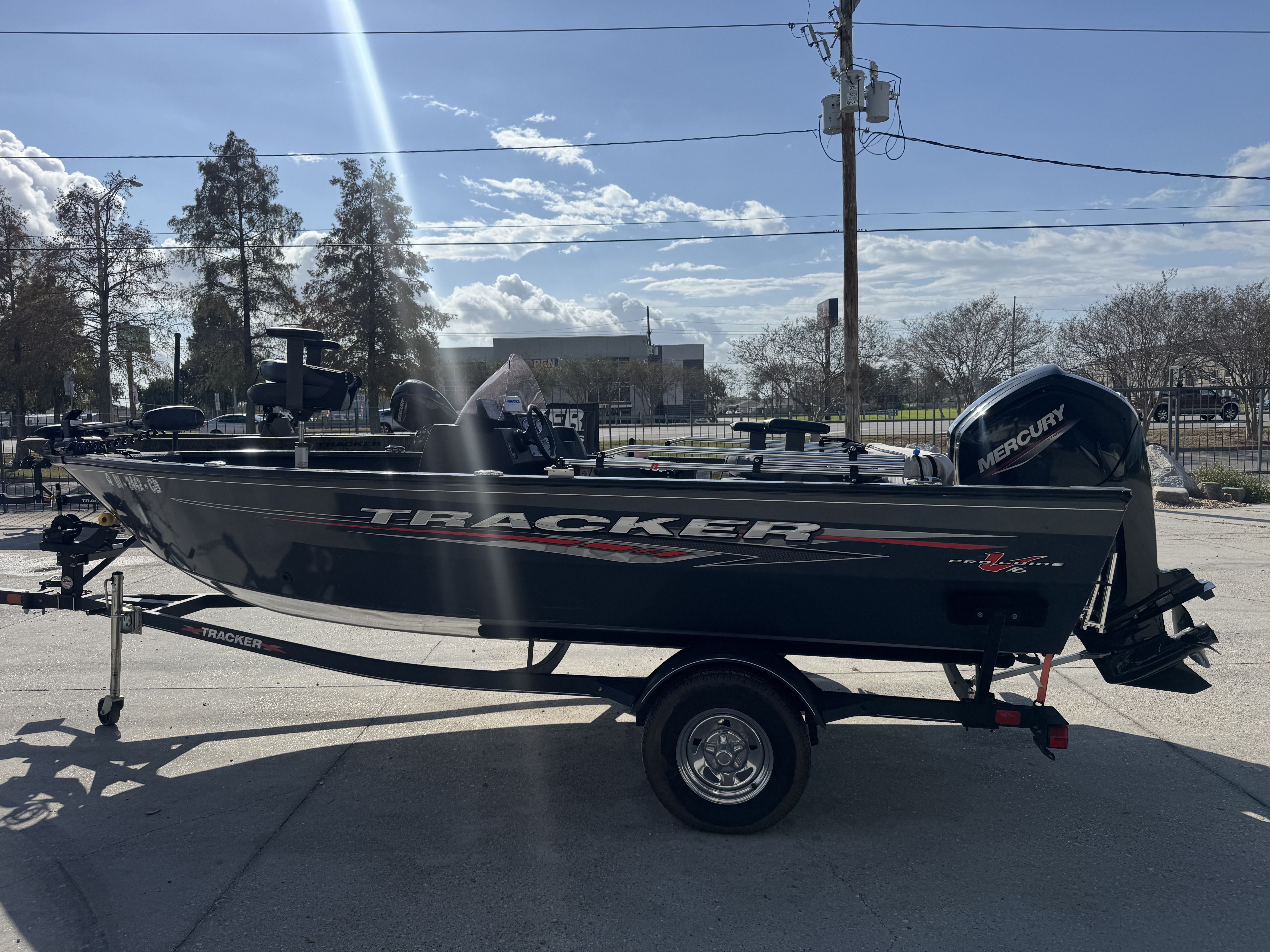 2021 Tracker Pro Guide V-16 SC - 2