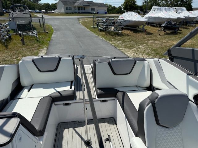 Interior of a 2021 Yamaha Boats 252SE with luxurious seating.
