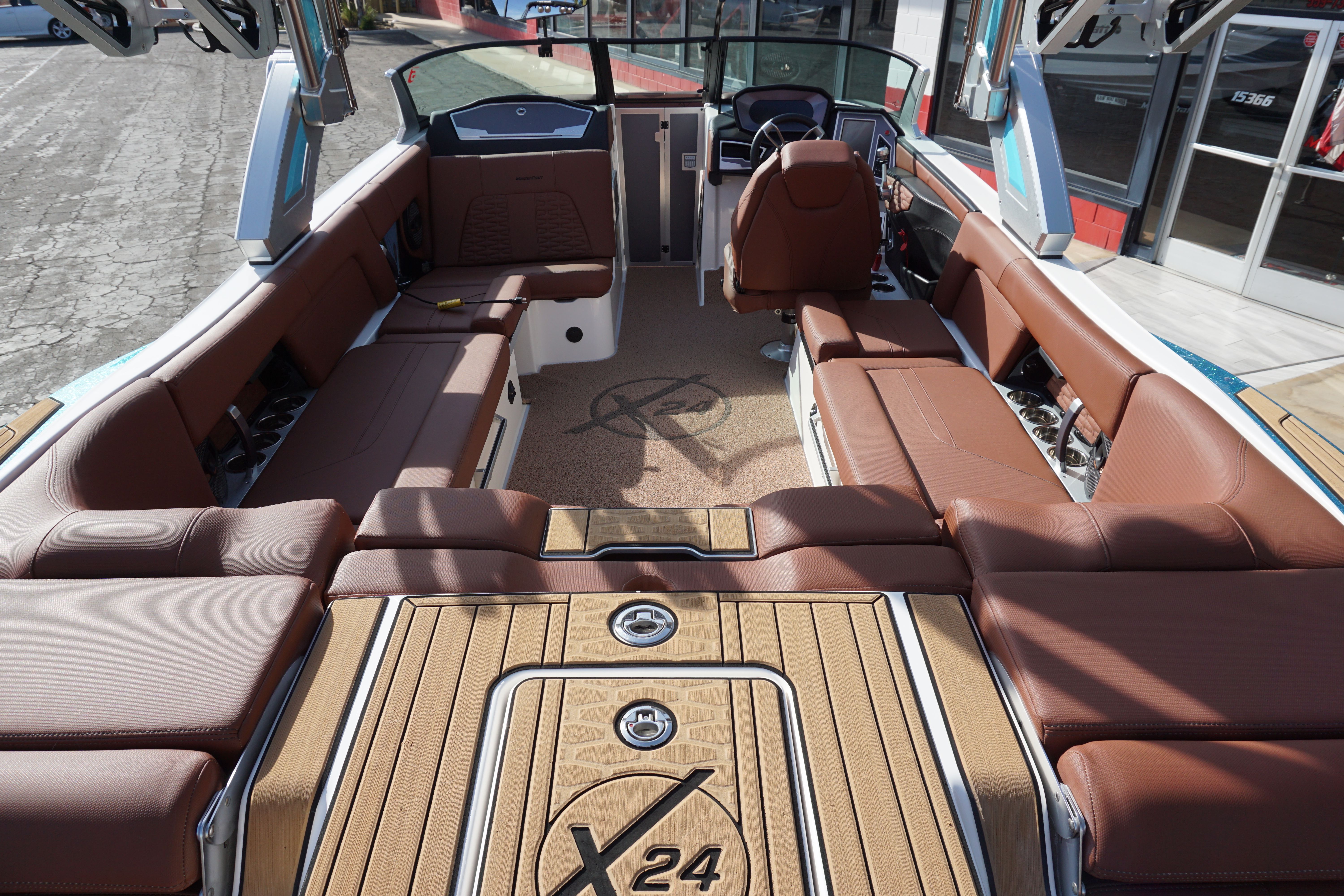 2023 MasterCraft X24 - 13