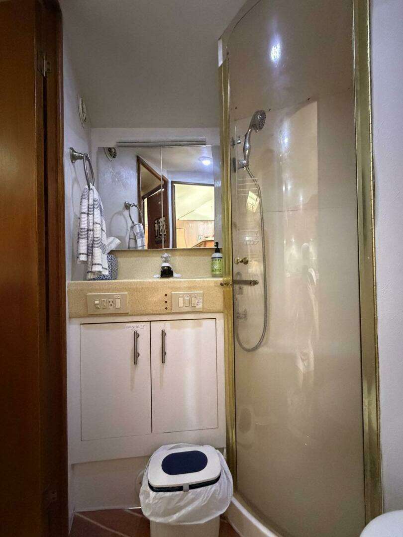 2001 Ocean Yachts 40 Express Bridge - Image 24
