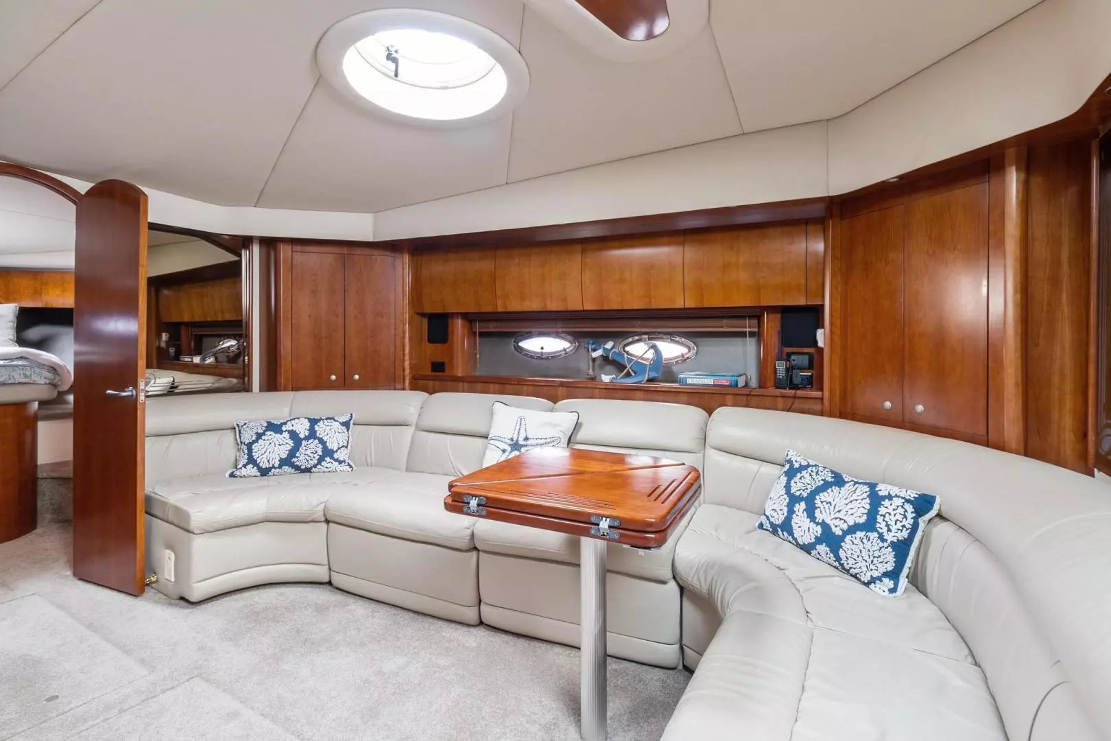 2007 Cruisers 520 Express - Image 19