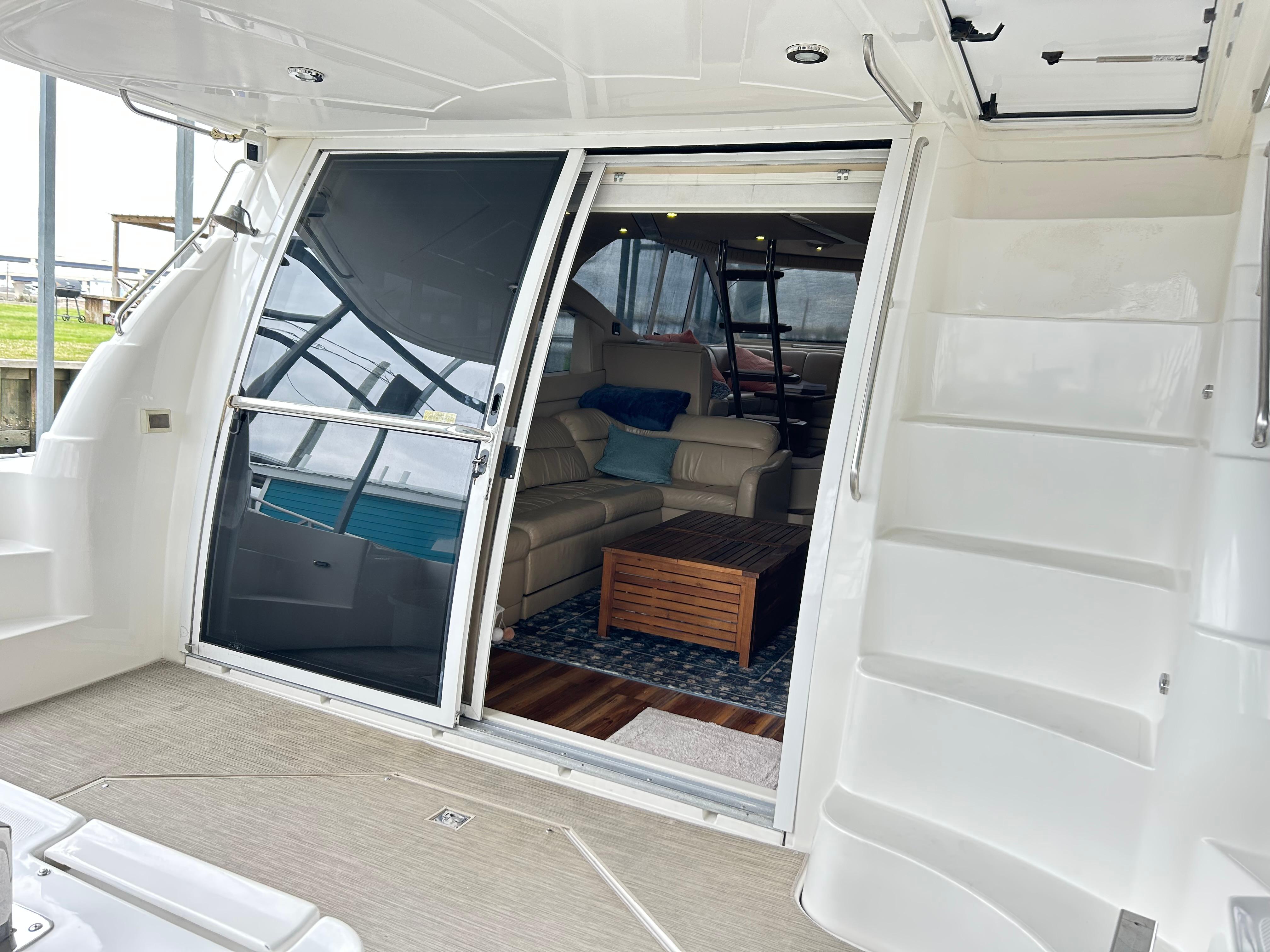 2004 Cruisers Yachts 5000 Sedan Sport interior with sliding doors and comfortable seating.