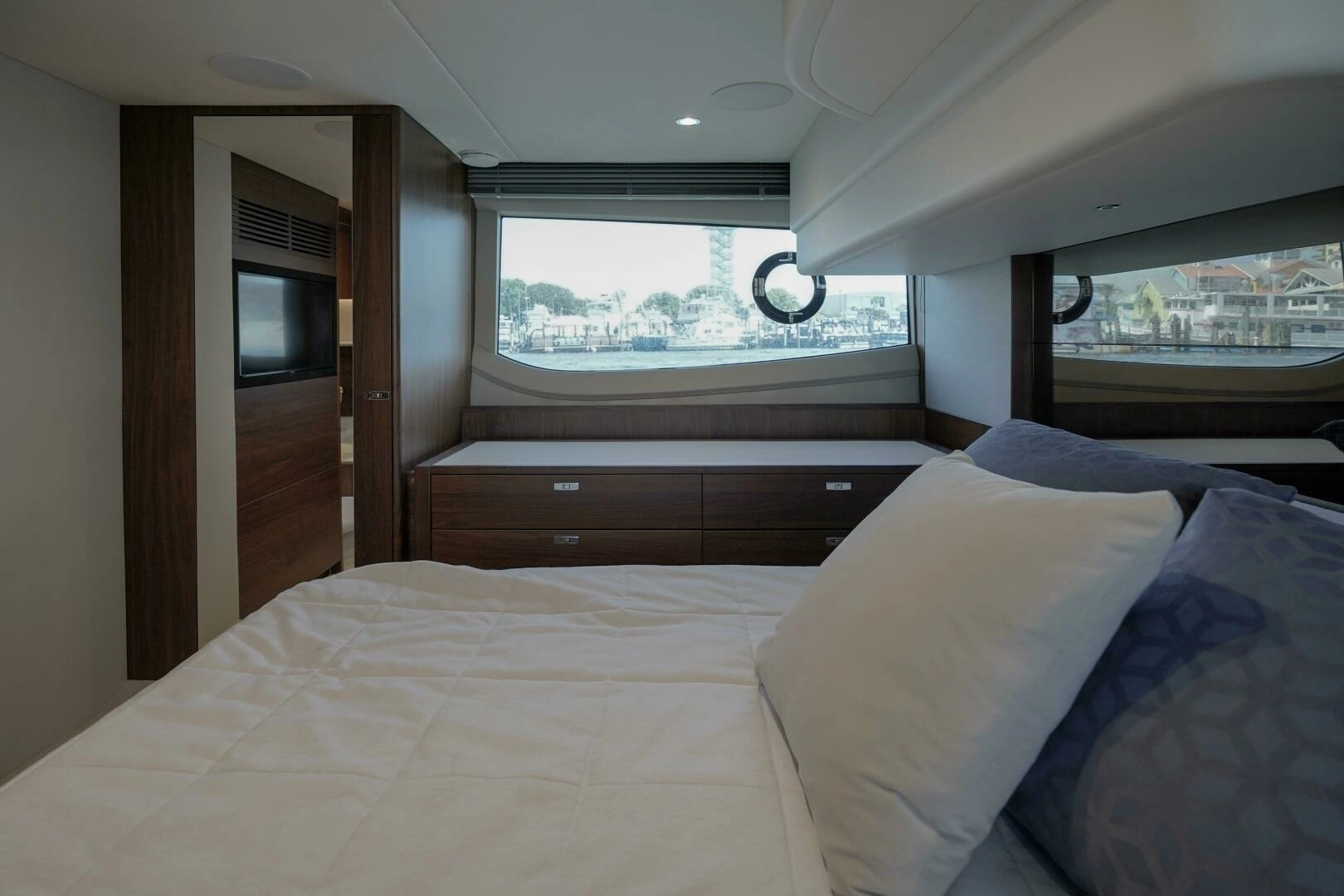 2021 Princess F50 - Image 26