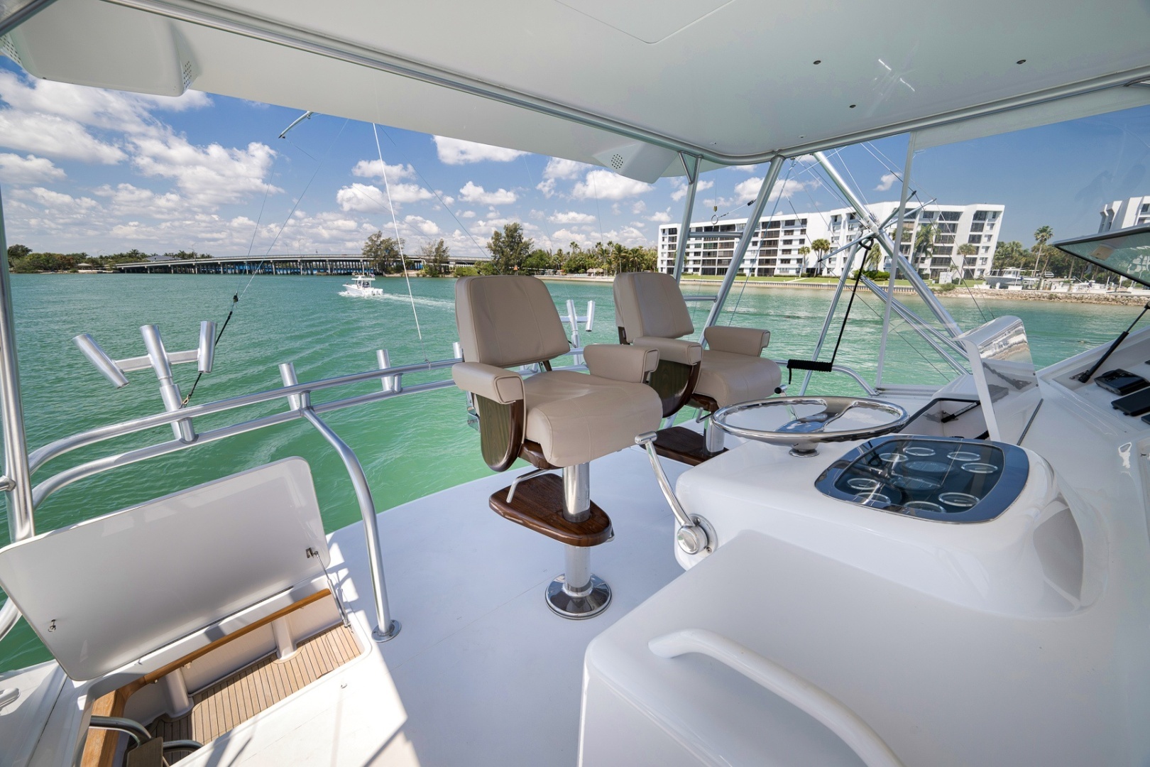 2003 Viking 52 Convertible - Image 35