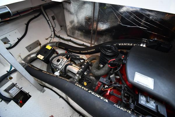 2010 Cruisers Yachts 390 Sports Coupe - 63