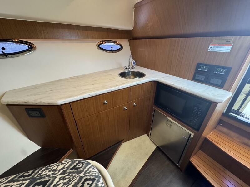 2014 Tiara Yachts 3100 Coronet - 11