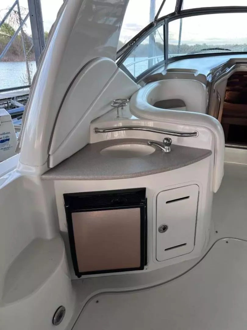2005 Sea Ray Sundancer 320 - Image 23