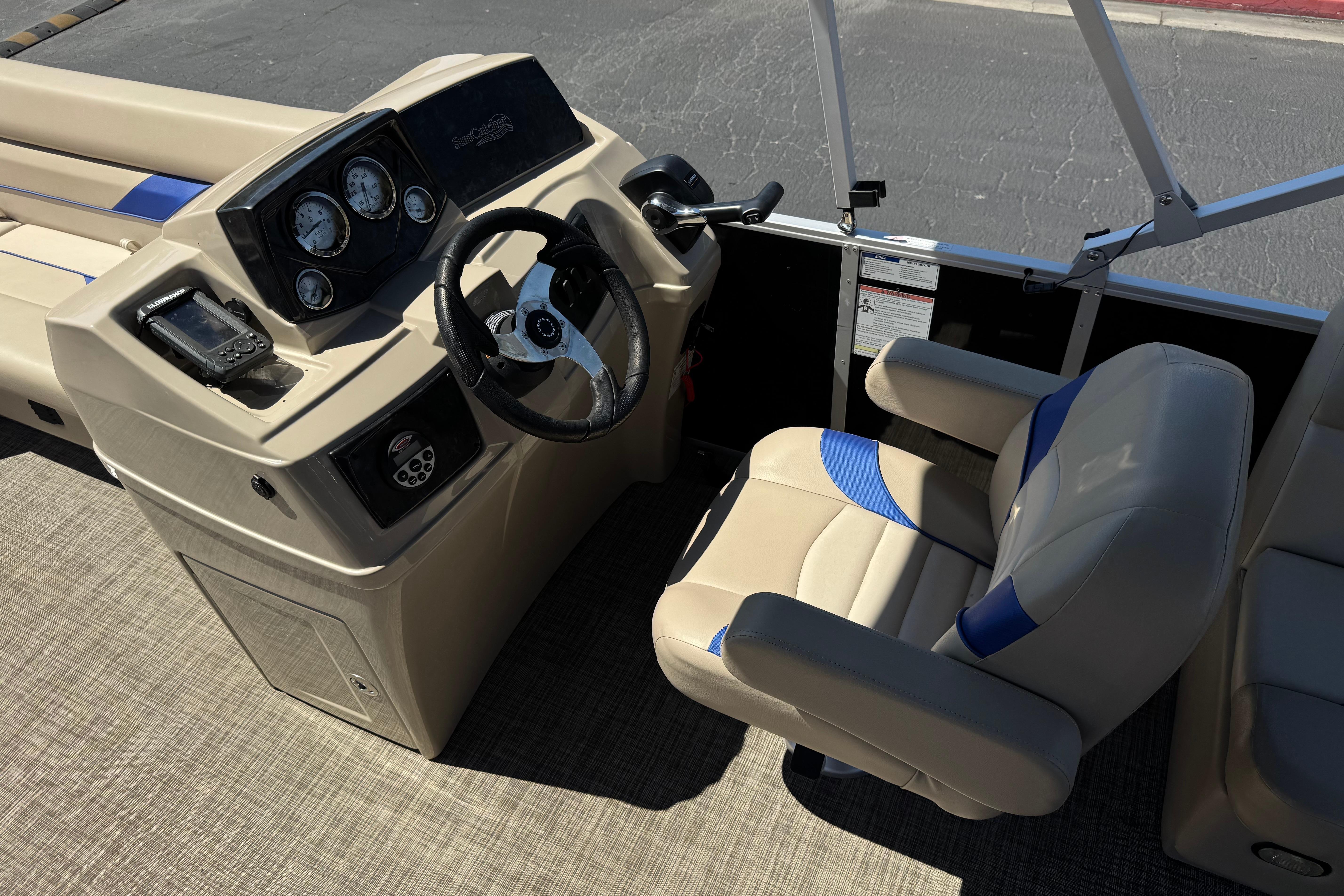2021 SunCatcher Select 20RCX boat interior with steering console and captain's chair.