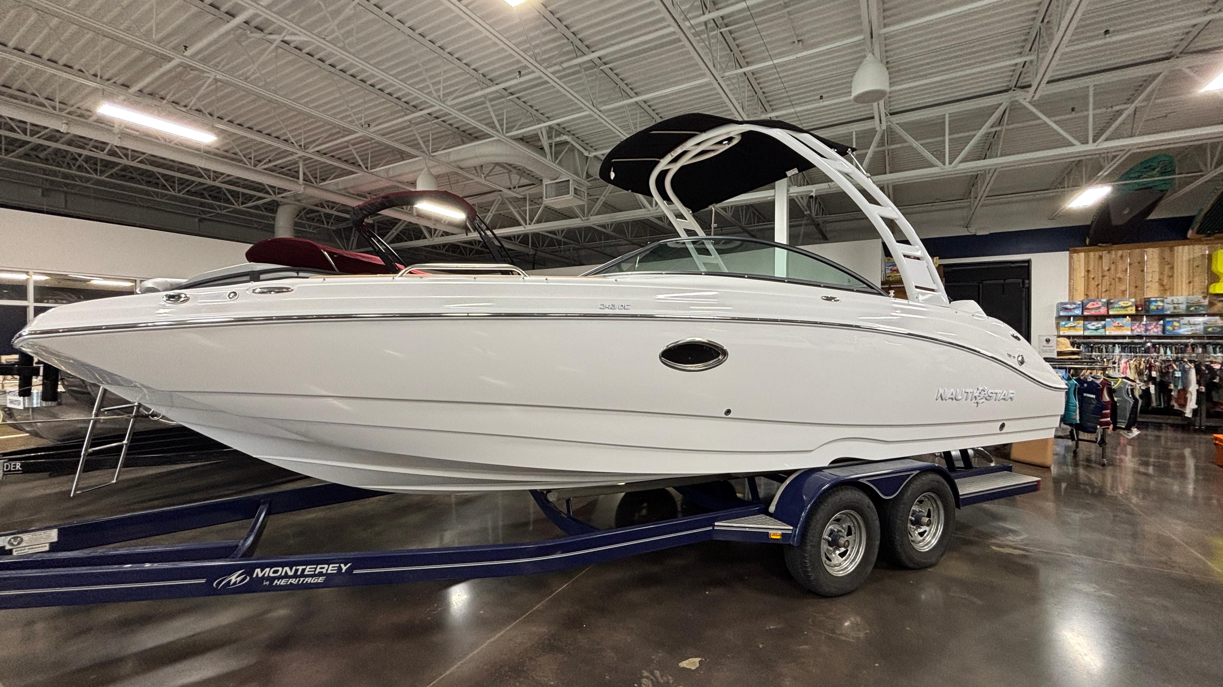 2025 NauticStar 243 DC Deck