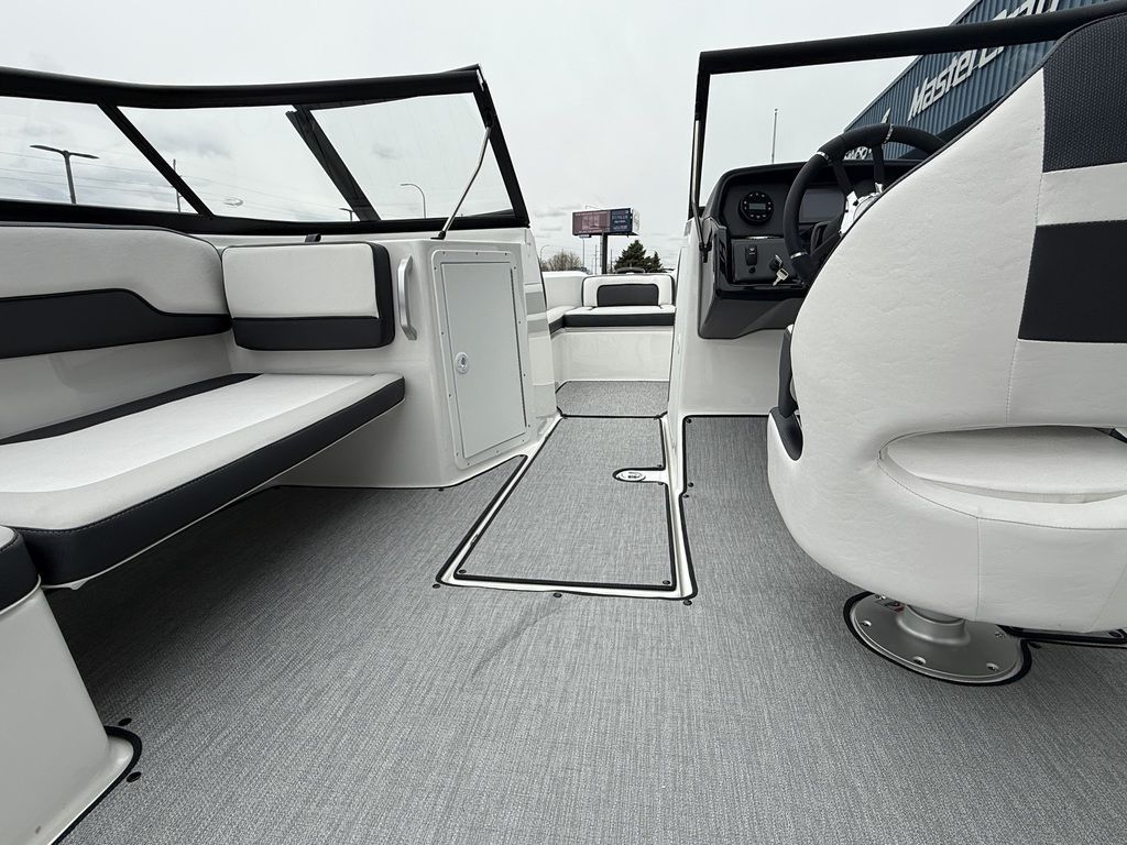 2025 Yamaha Boats AR195 - 28