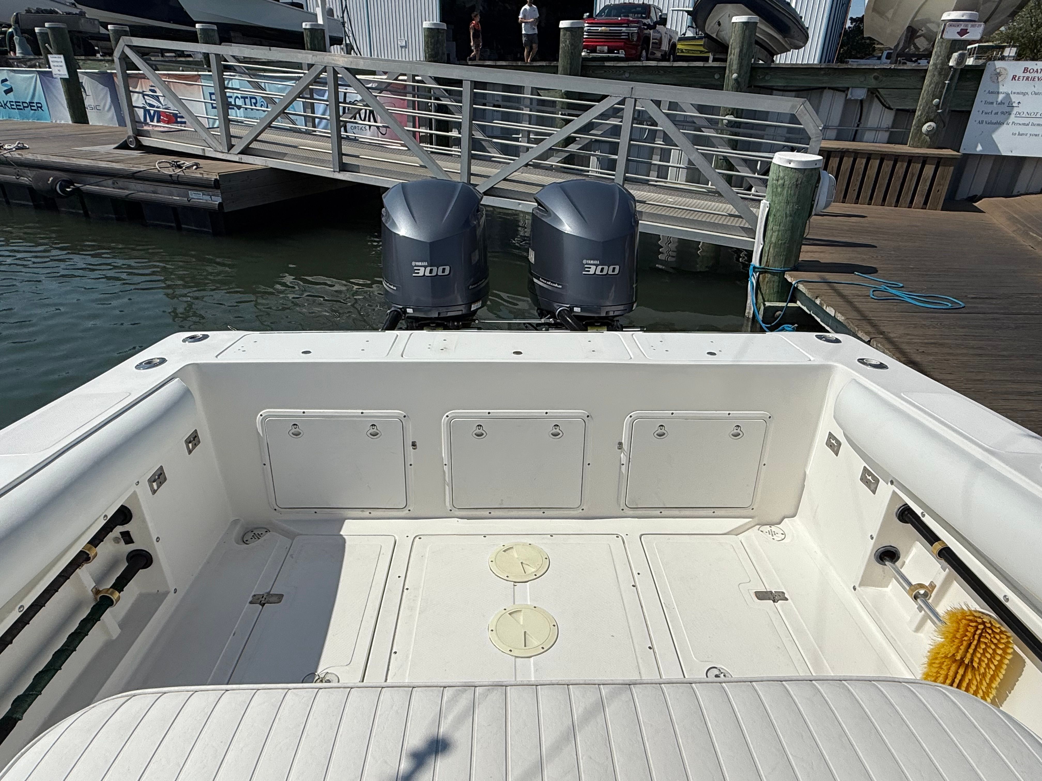 2001 Marlago Fs 35 Center Console Cuddy - 27