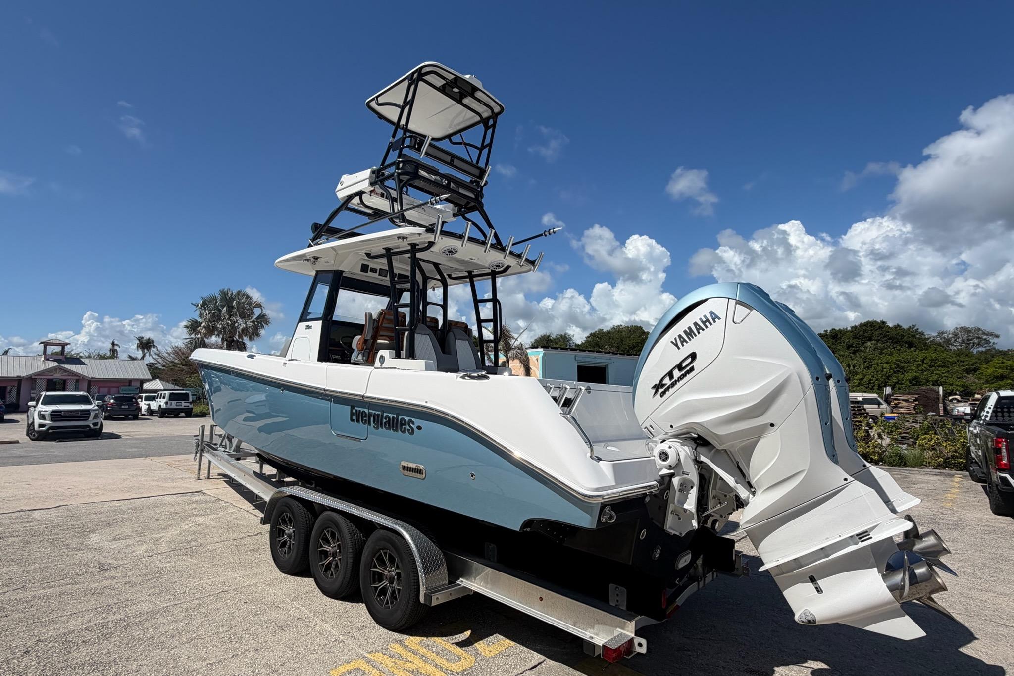 2024 Everglades 335 Center Console